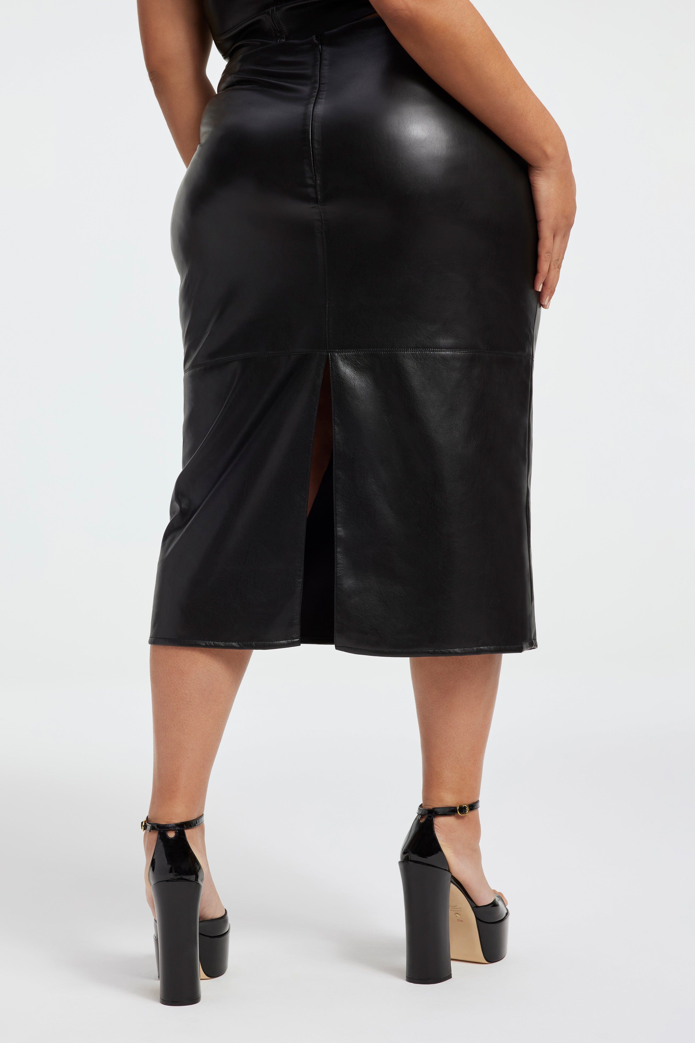 FAUX LEATHER MIDI SKIRT | BLACK001 sold by Good American product image thumbnail 10
