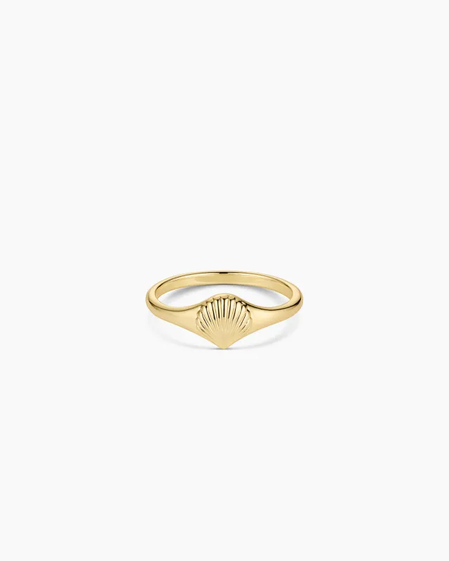 Scallop Mini Signet Ring made by Gorjana