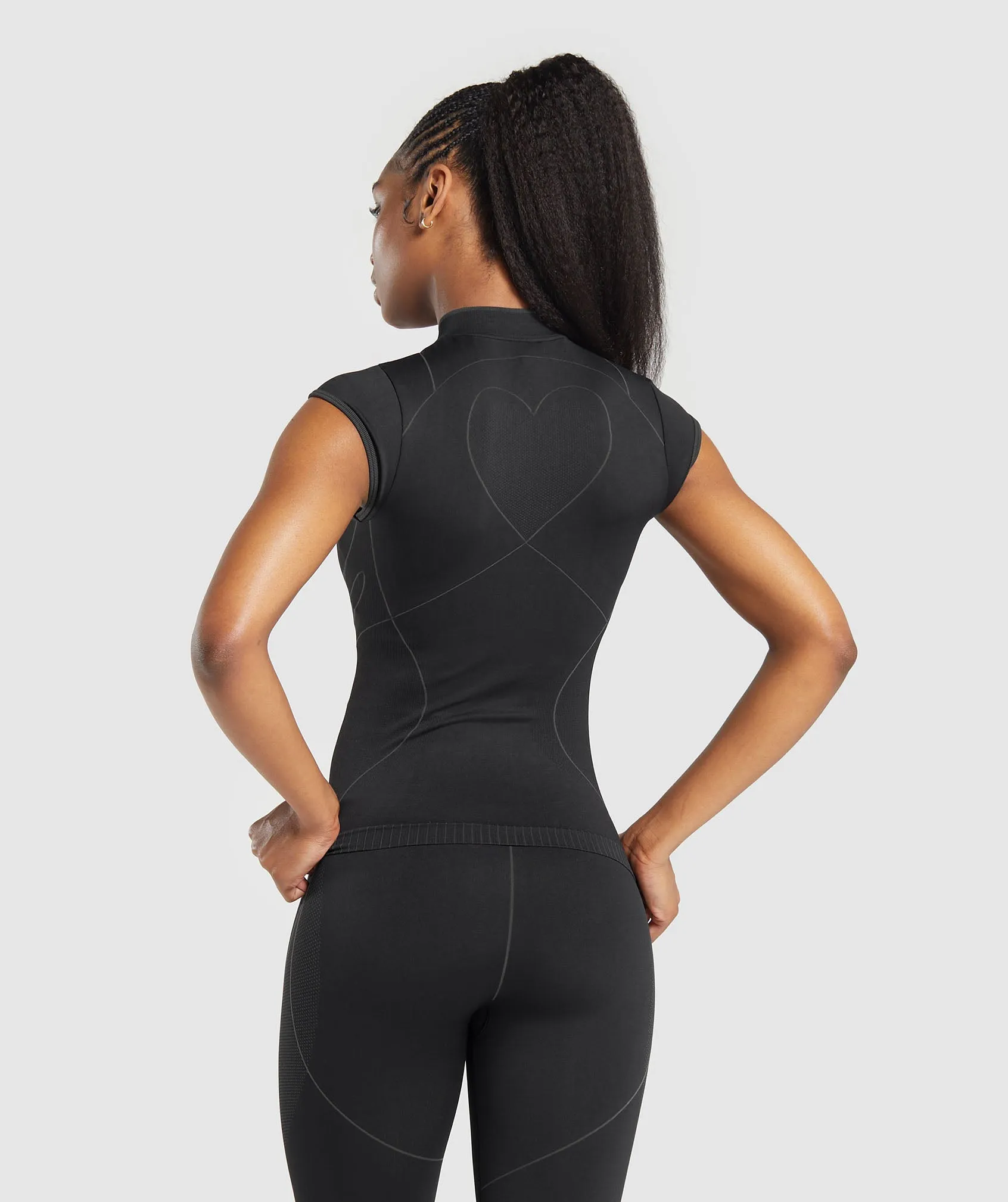 Gymshark Contour Heart Seamless Short Sleeve Top - Black/Asphalt Grey sold by Gymshark product image thumbnail 2
