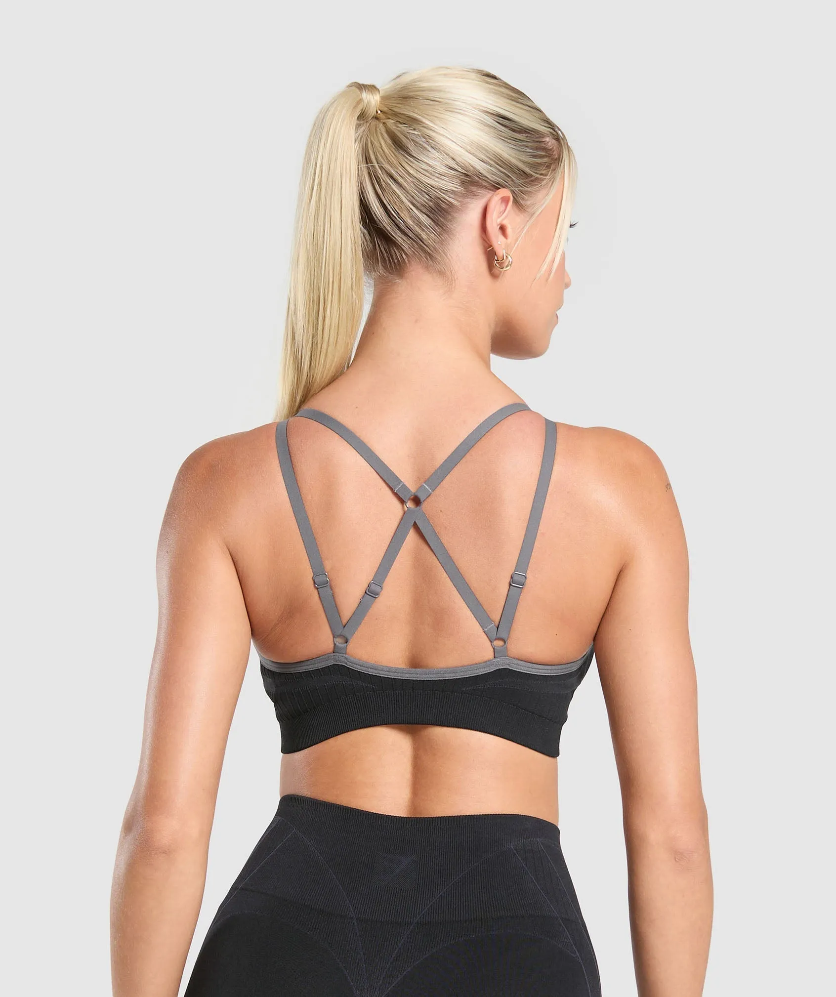 Gymshark Apex Contrast Sports Bra - Black/Brushed Grey sold by Gymshark