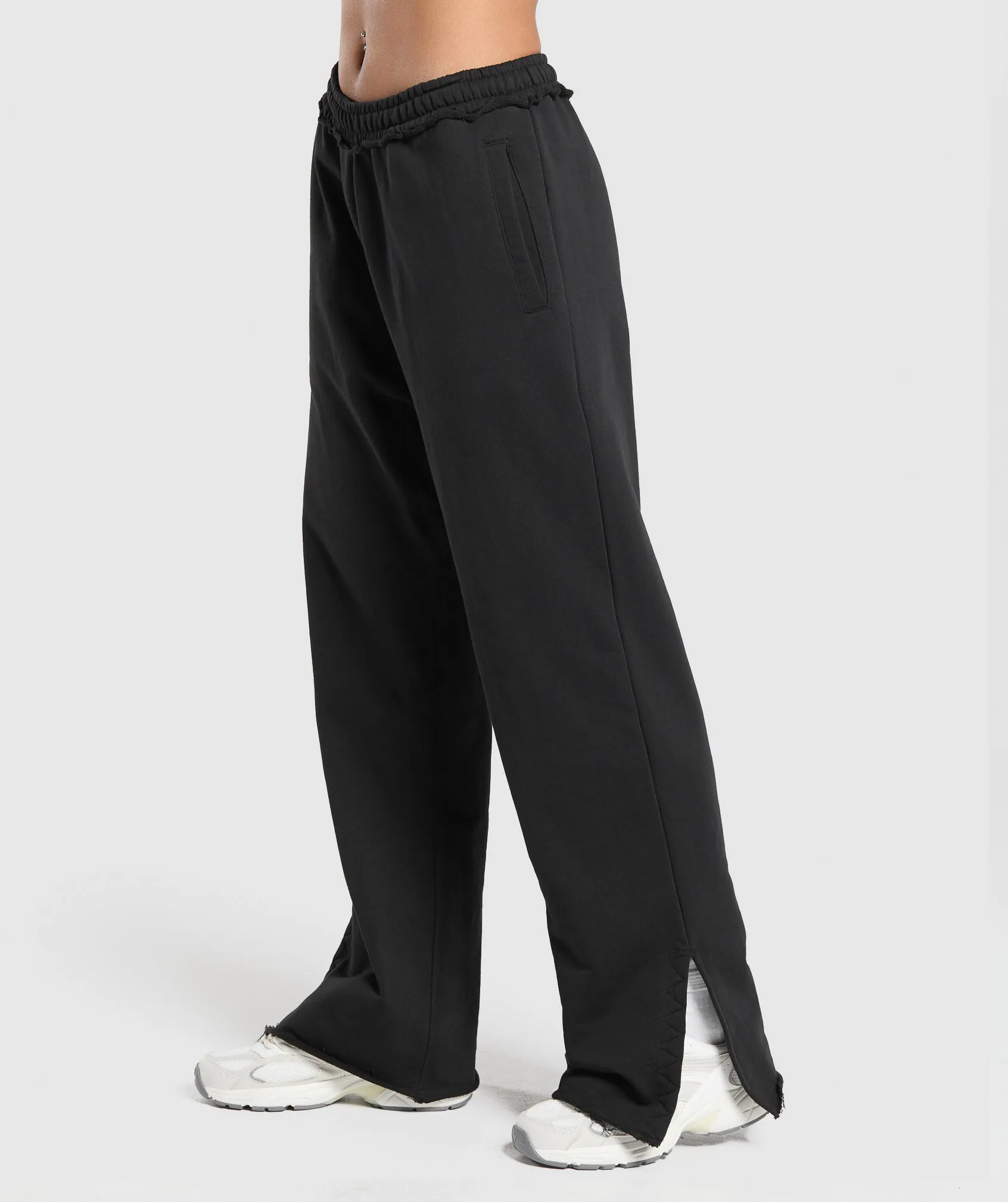 Gymshark Superset Oversized Joggers - Black sold by Gymshark product image thumbnail 2