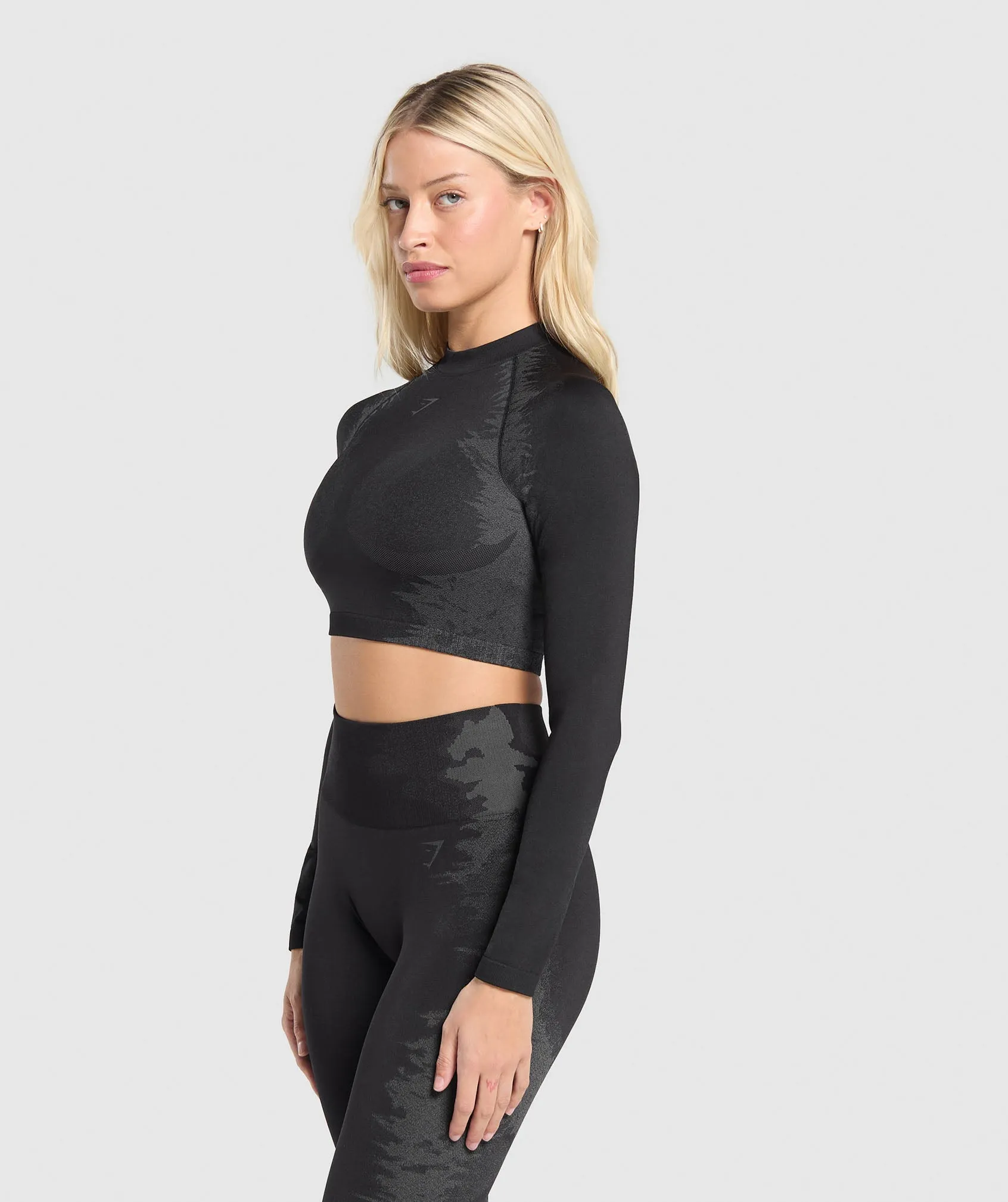 Gymshark Caged Seamless Long Sleeve Crop Top - Black/Graphite Grey sold by Gymshark product image thumbnail 4