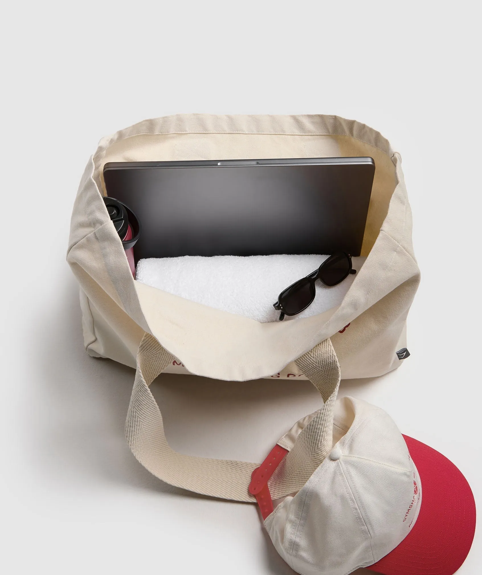 Gymshark Weight Plate Oversized Tote - Oat White/Carmine Red sold by Gymshark product image thumbnail 4
