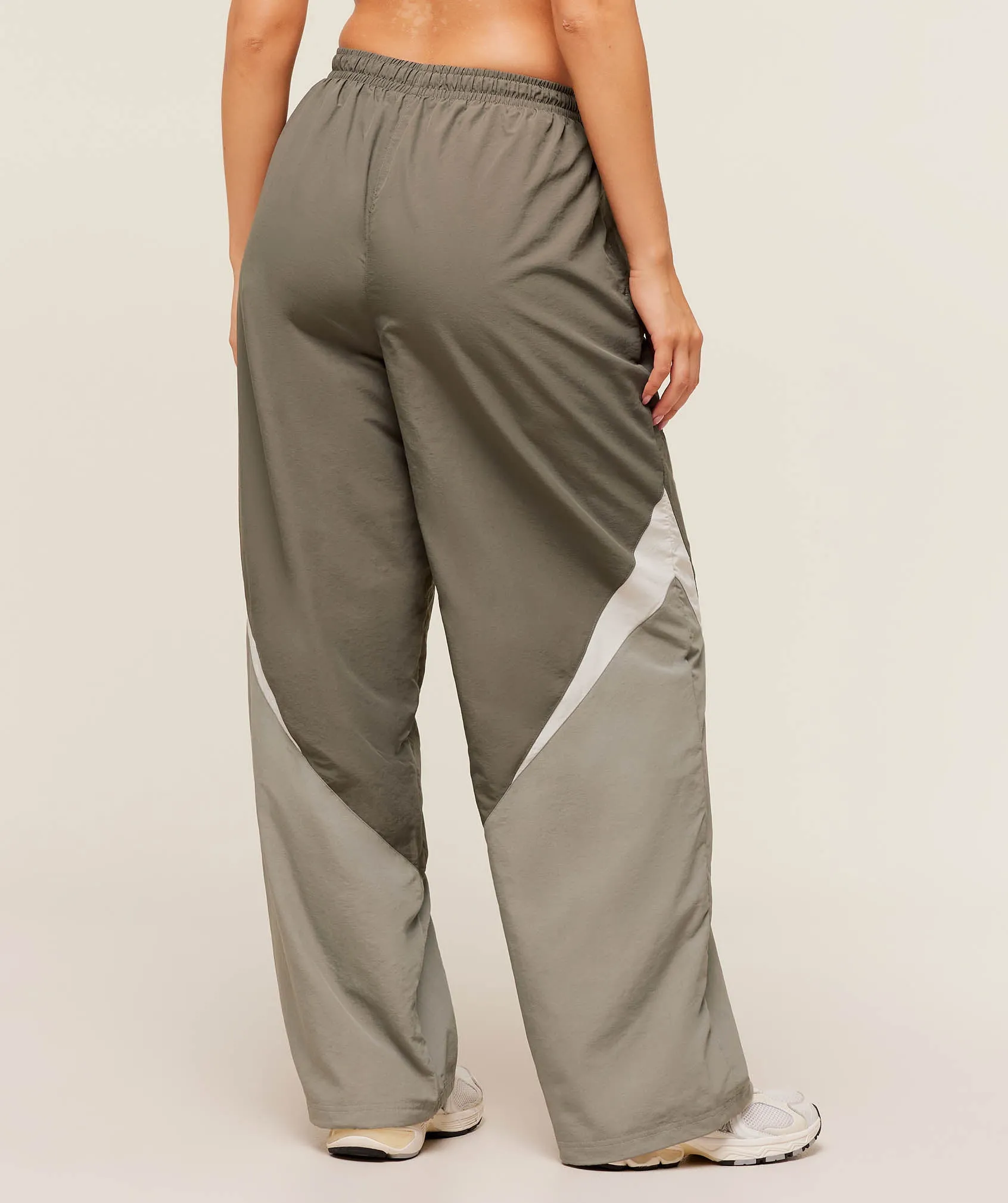 Gymshark Contrast Track Pant - Camo Brown/Linen Brown/Oat White sold by Gymshark product image thumbnail 2
