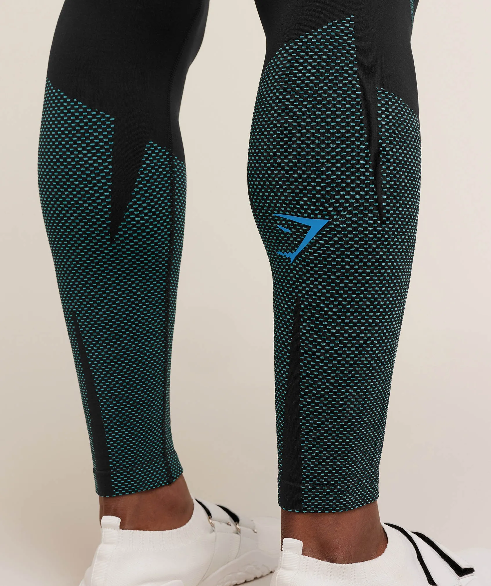 Gymshark Onyx 5.0 Seamless Tight - Black/Brand Blue sold by Gymshark product image thumbnail 4