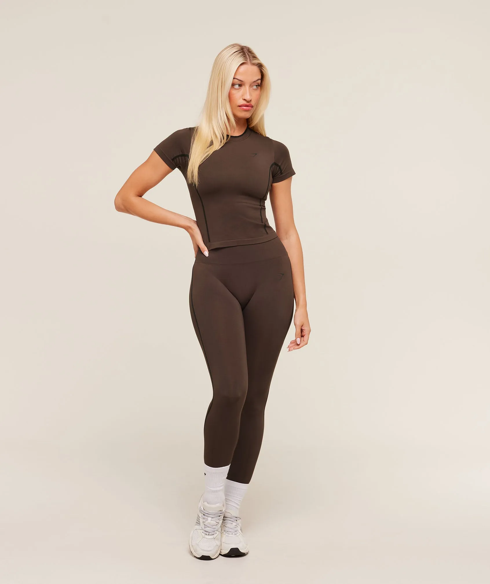 Gymshark Everyday Seamless Contrast Tee - GS Archive Brown/GS Black sold by Gymshark product image thumbnail 4