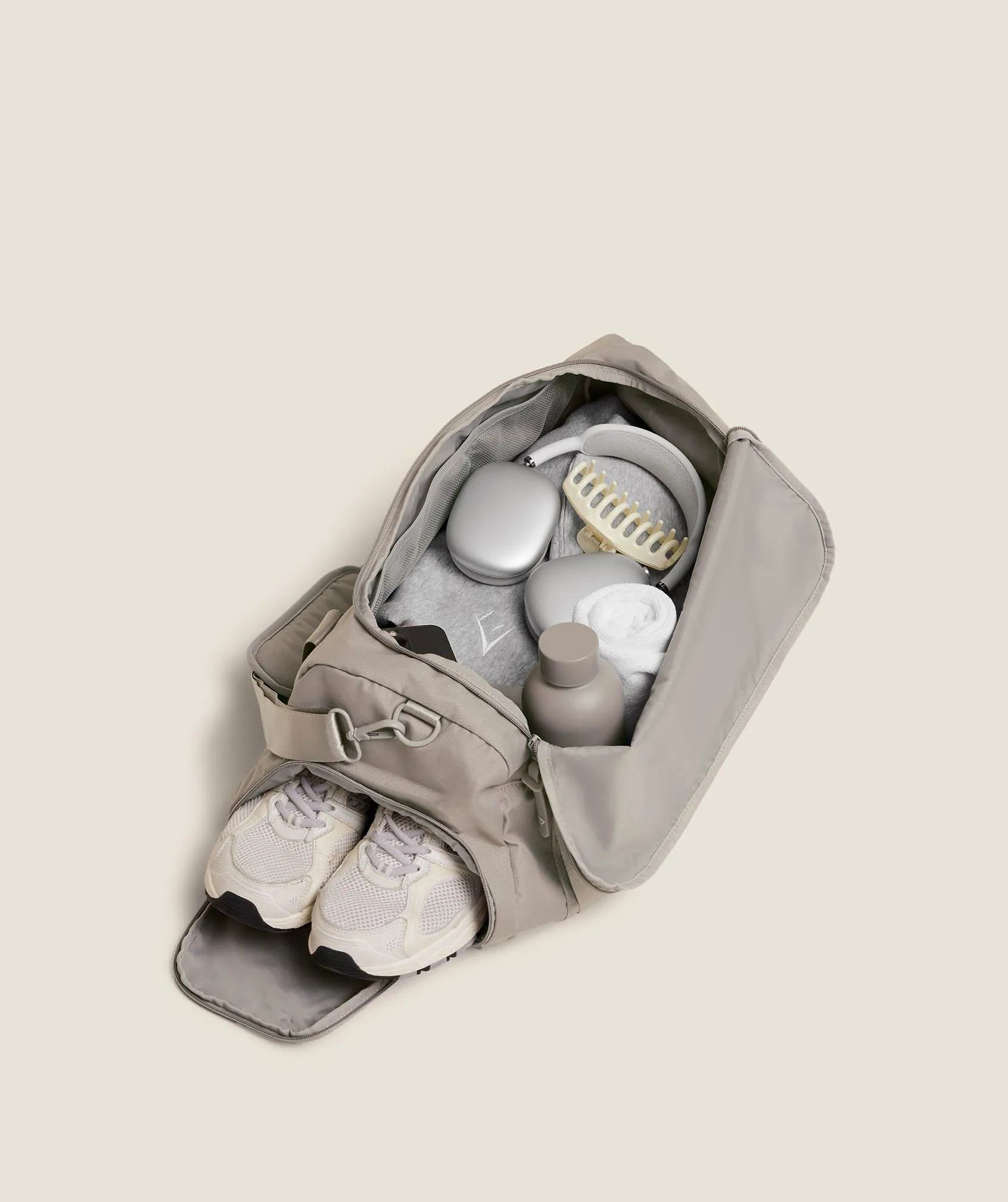 Gymshark Everyday Holdall Medium - Mushroom Grey sold by Gymshark product image thumbnail 4