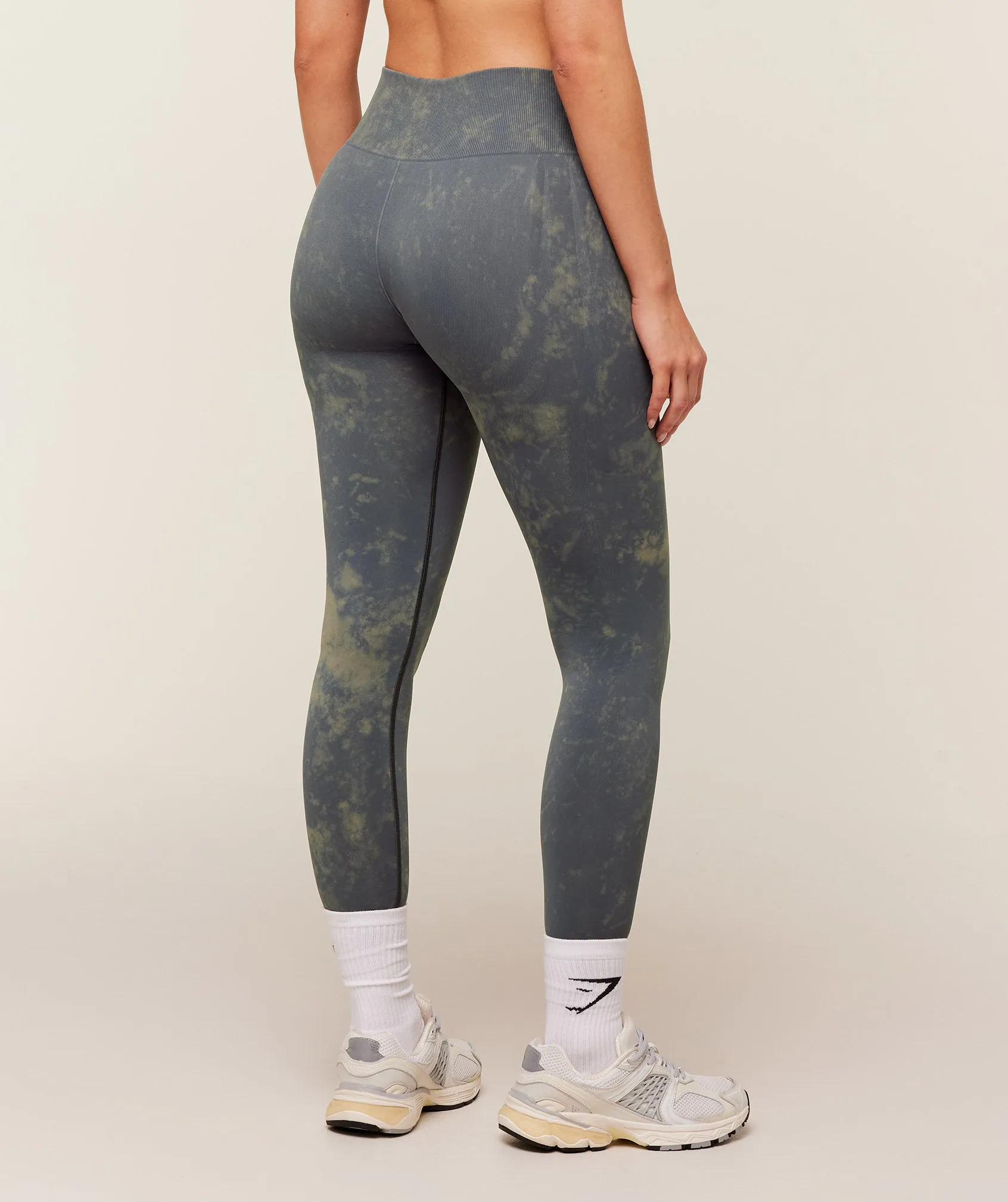 Gymshark Everyday Seamless Washed Legging 2.0 - GS Onyx Grey/WASH sold by Gymshark product image thumbnail 2