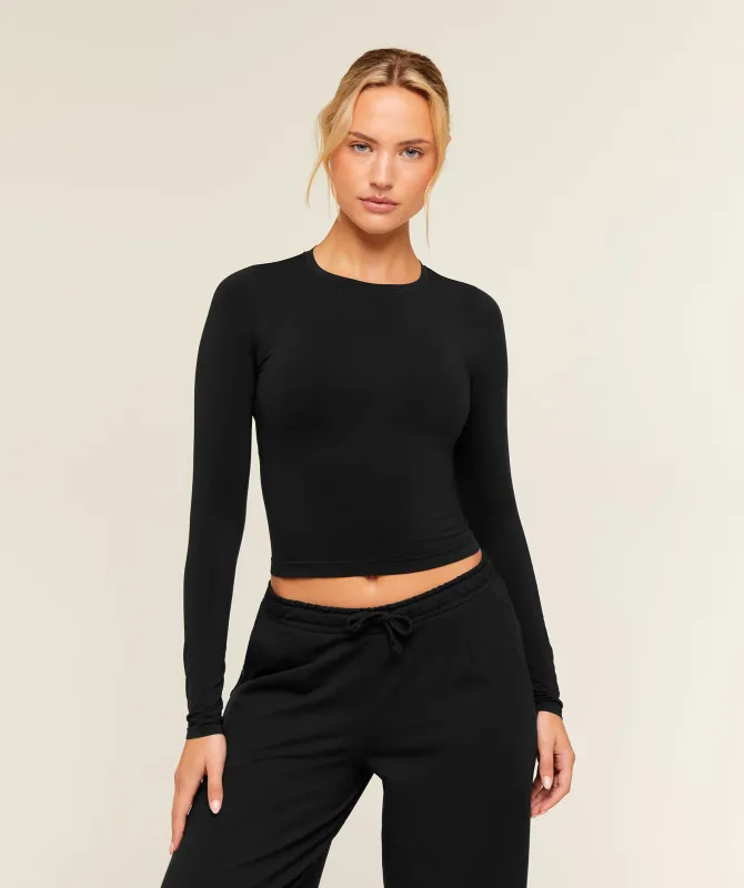 Gymshark FeatherForm Long Sleeve T-Shirt - Black made by Gymshark