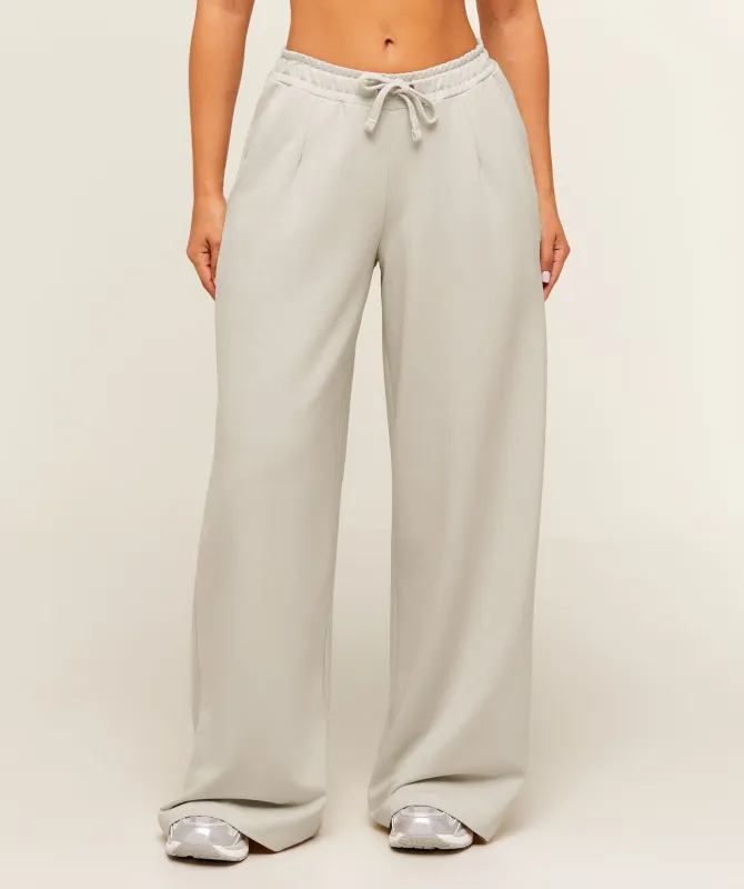 Gymshark Lightweight Wide Leg Pant Short - Pebble Grey made by Gymshark