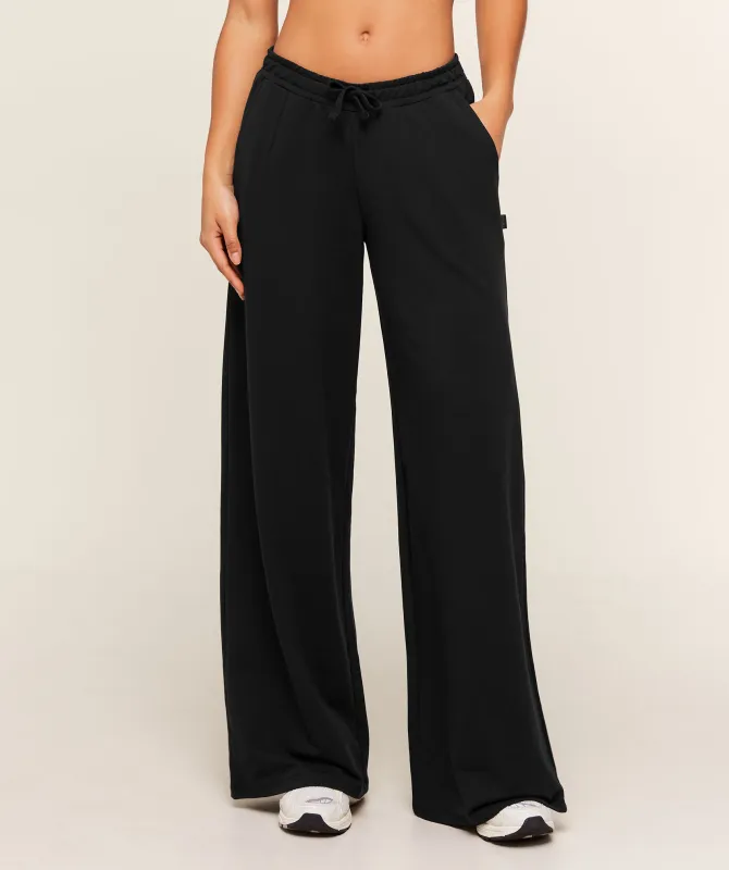 Gymshark Lightweight Wide Leg Pant Tall - Black made by Gymshark
