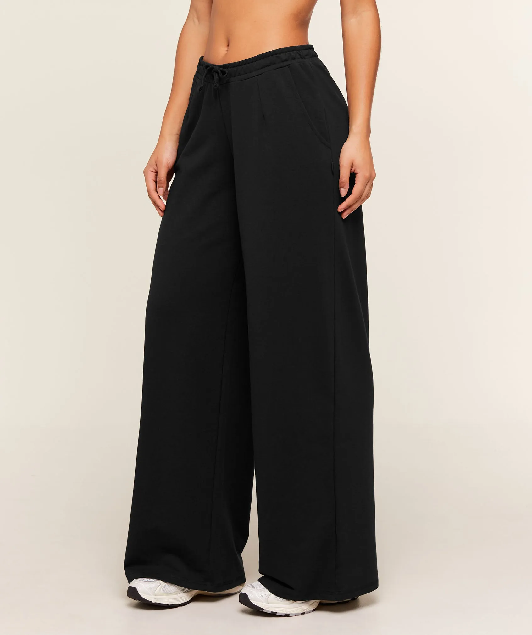 Gymshark Lightweight Wide Leg Pant Tall - Black sold by Gymshark product image thumbnail 4