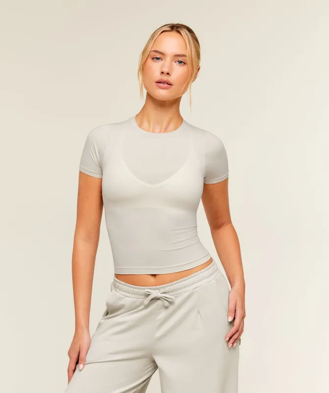 Gymshark FeatherForm Short Sleeve T-Shirt - Pebble Grey made by Gymshark