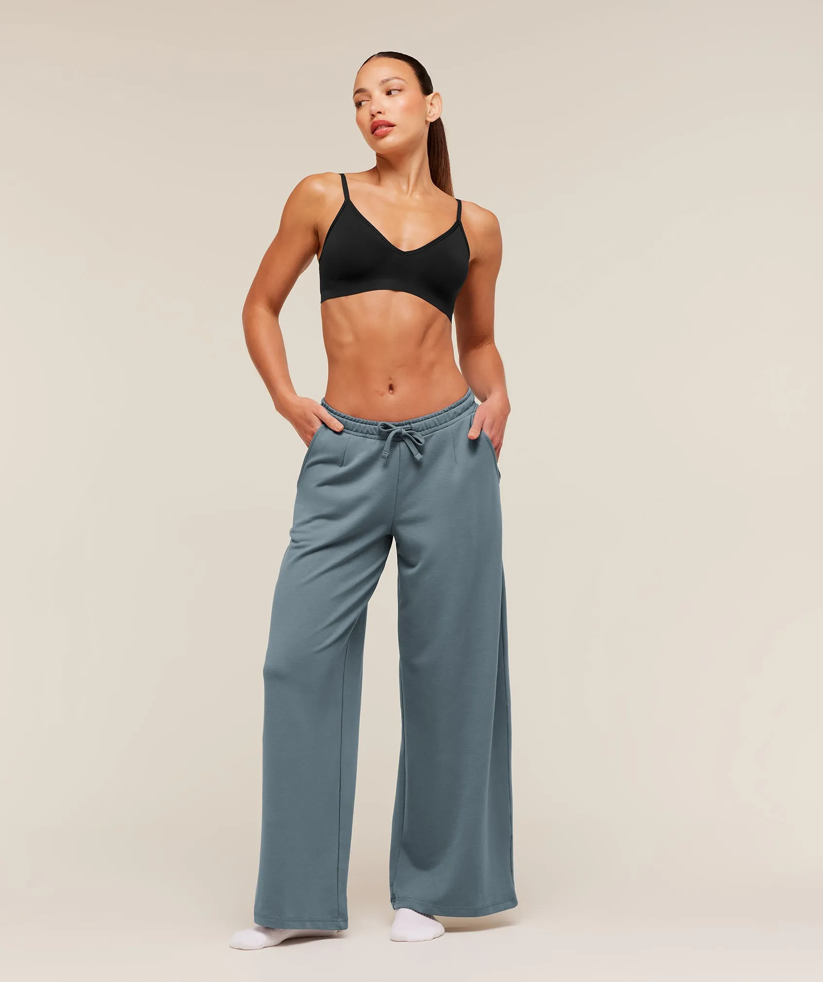 Gymshark FeatherForm V-Neck Bralette - Black sold by Gymshark product image thumbnail 4