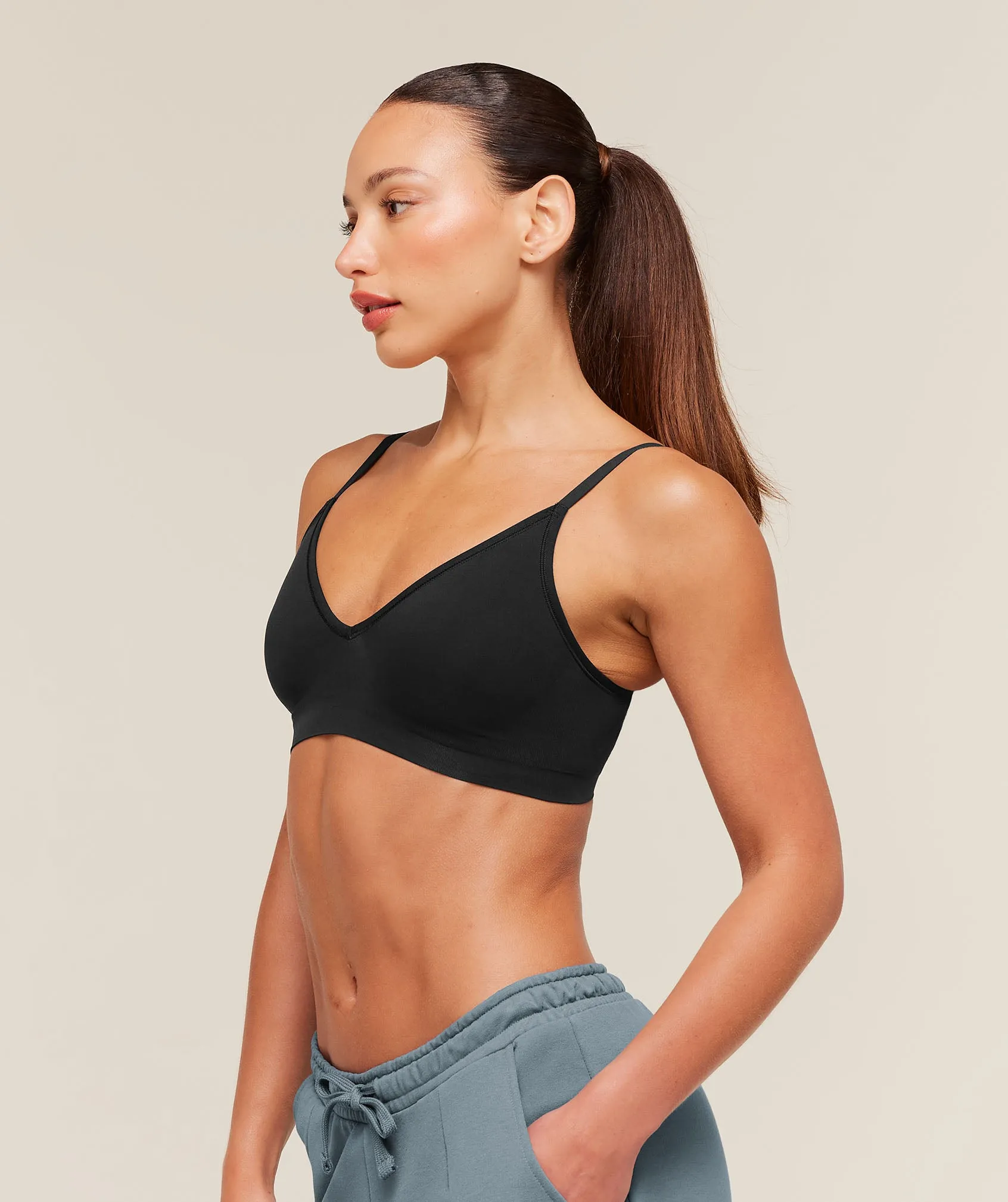 Gymshark FeatherForm V-Neck Bralette - Black sold by Gymshark product image thumbnail 3