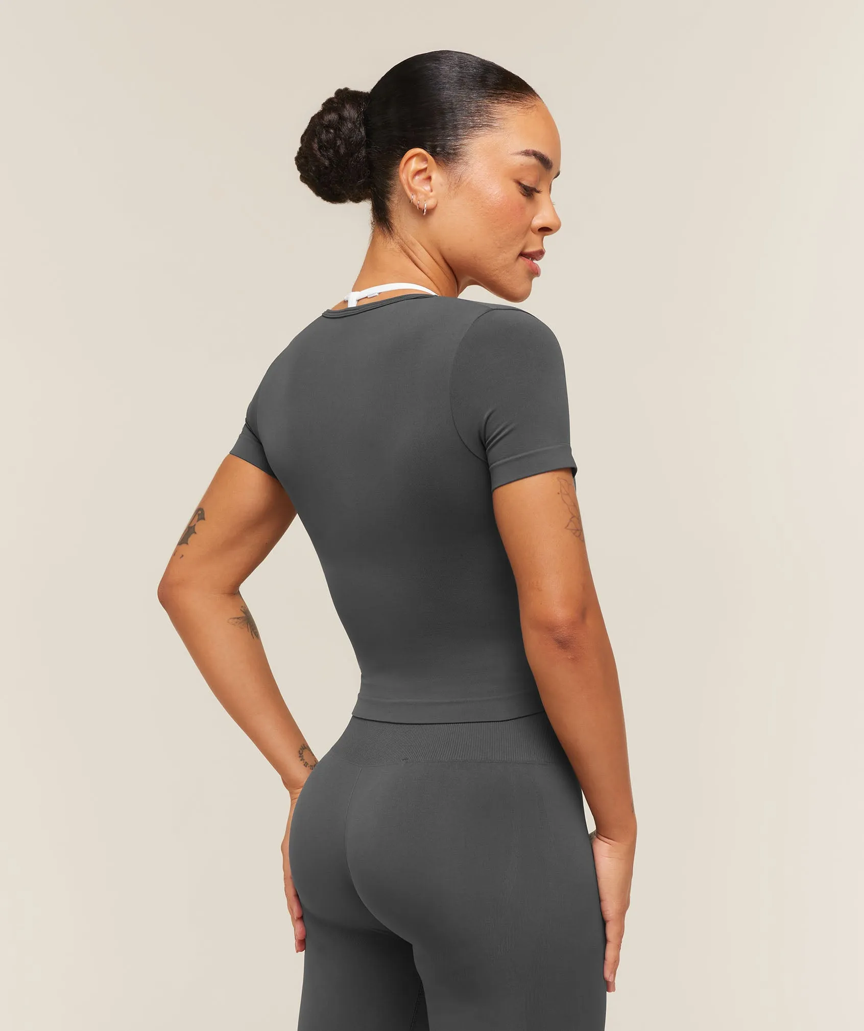 Gymshark Everyday Seamless Tight Fit Crew Neck Tee - Onyx Grey sold by Gymshark product image thumbnail 3