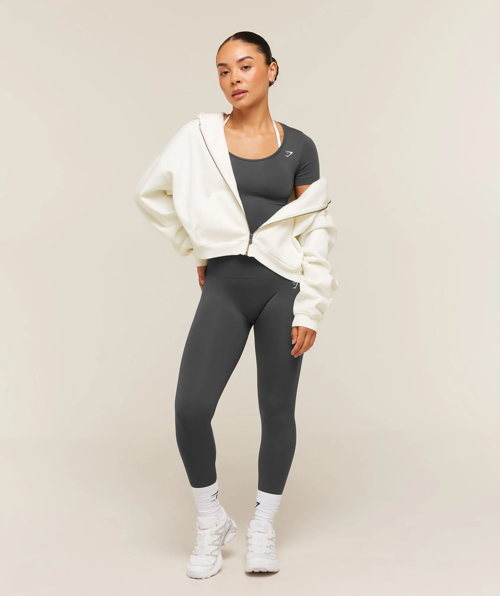 Gymshark Everyday Seamless Tight Fit Crew Neck Tee - Onyx Grey sold by Gymshark product image thumbnail 5