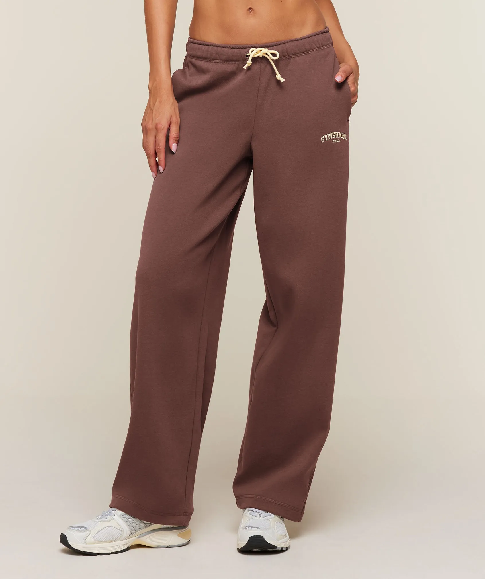 Gymshark Cosy Luxe Campus Pants Tall - Espresso Brown sold by Gymshark