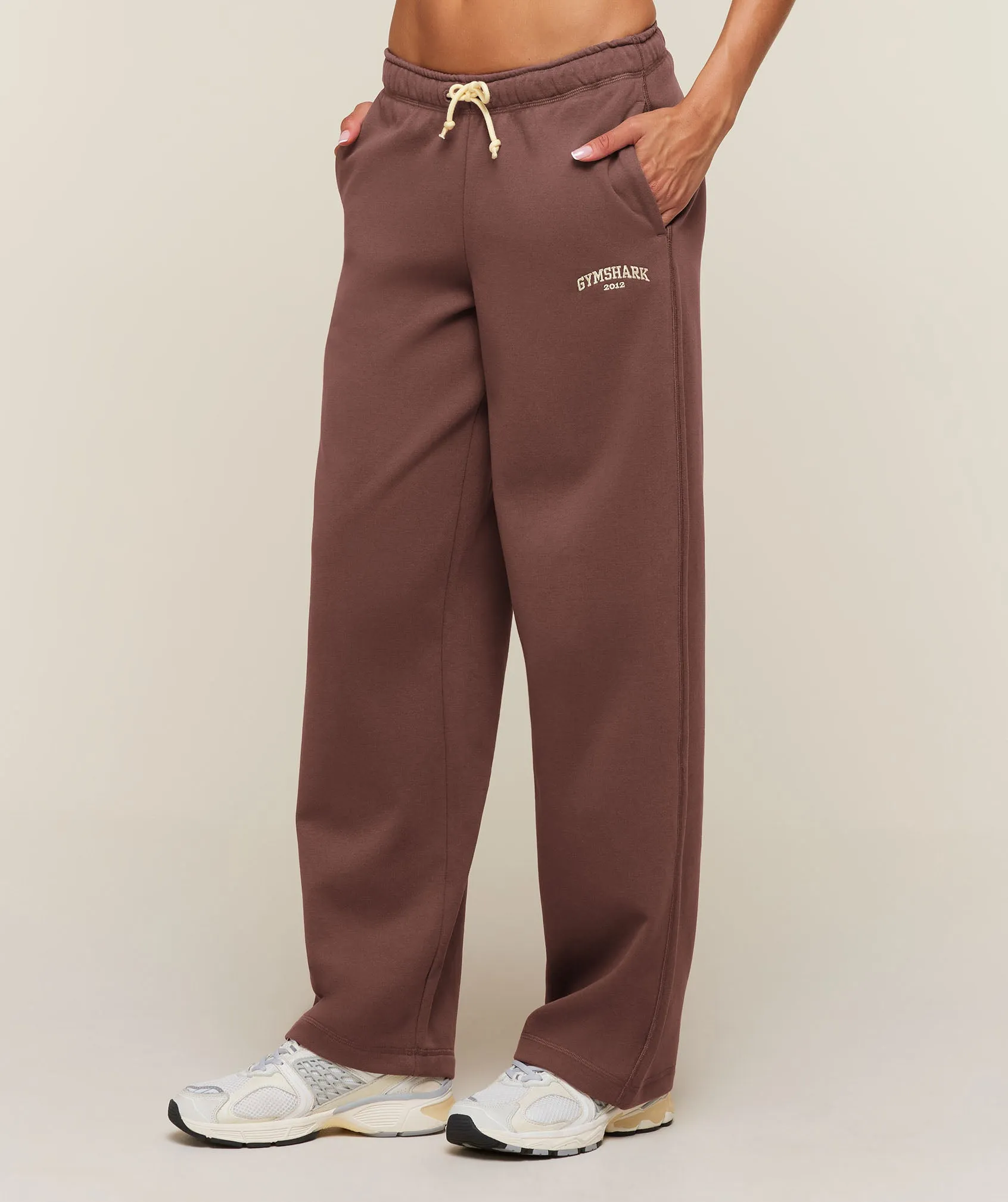Gymshark Cosy Luxe Campus Pants Tall - Espresso Brown sold by Gymshark product image thumbnail 3