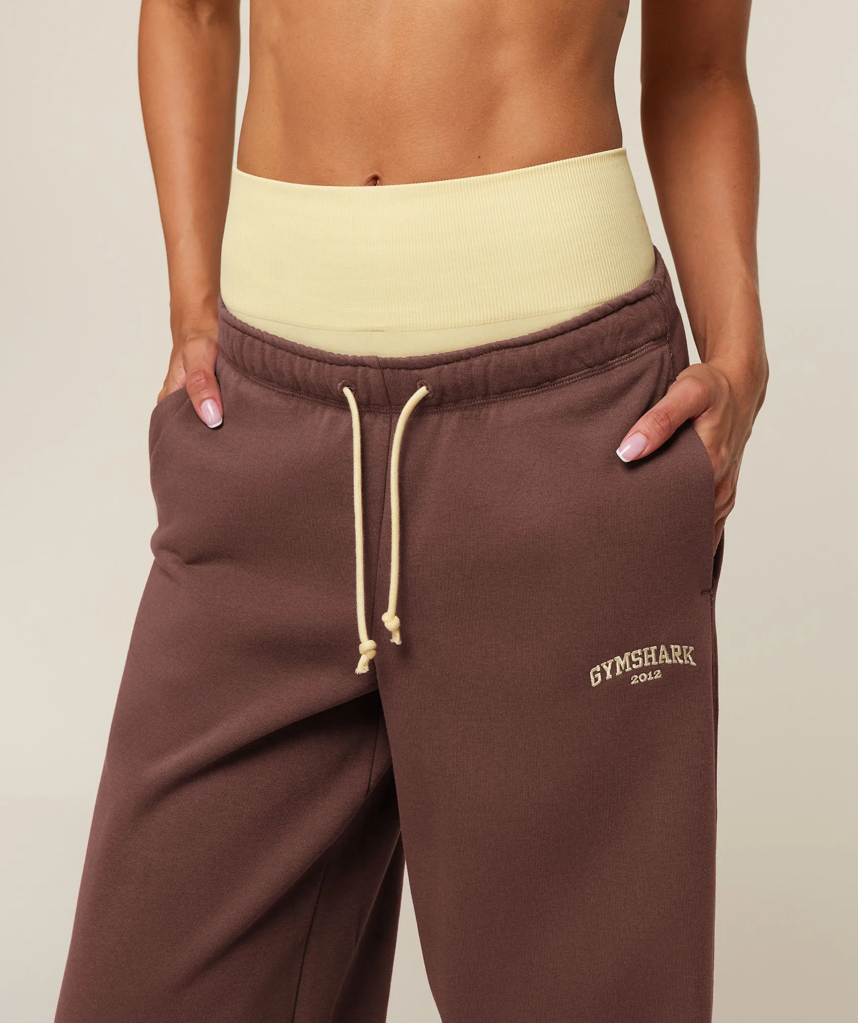 Gymshark Cosy Luxe Campus Pants Tall - Espresso Brown sold by Gymshark product image thumbnail 5