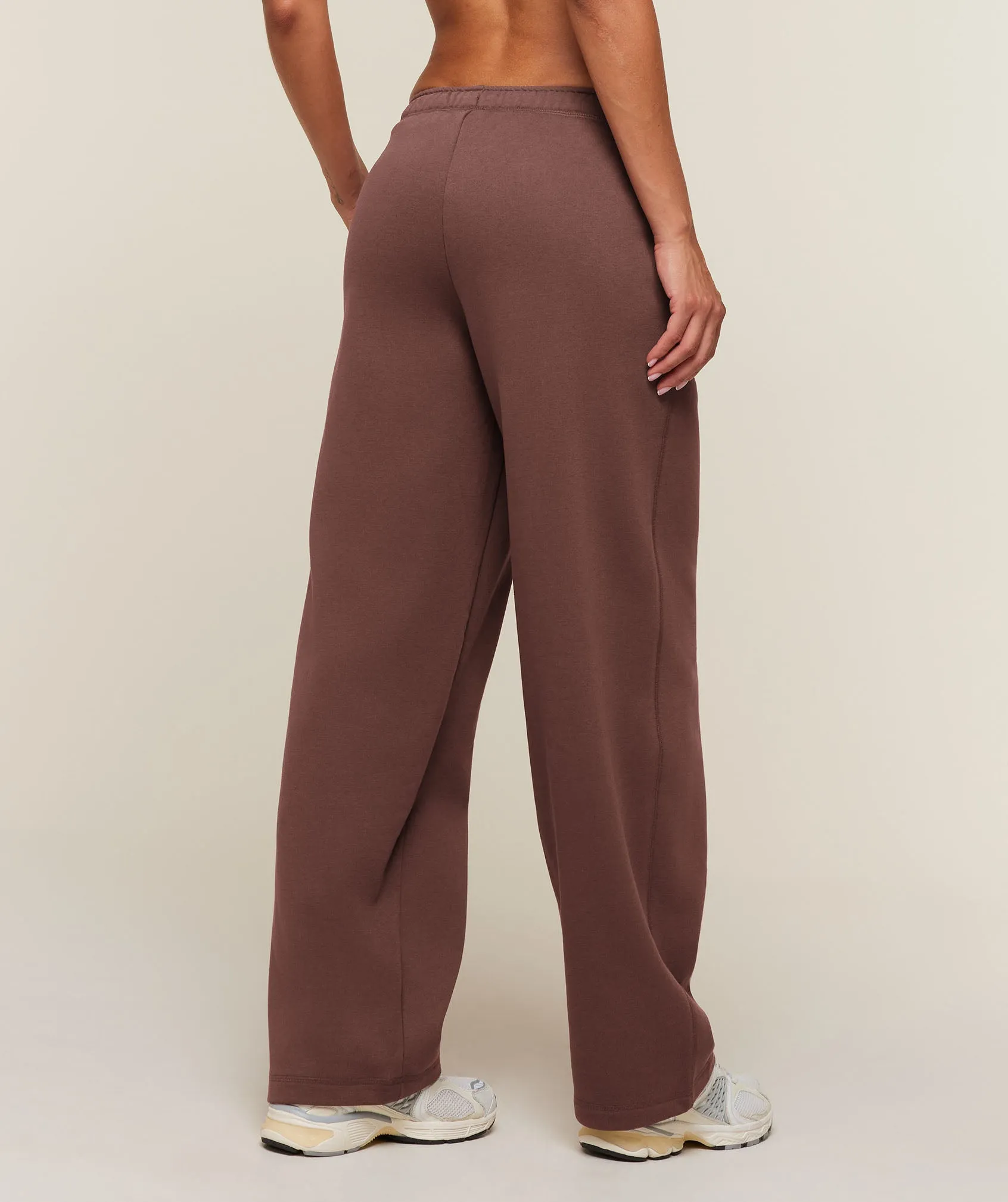 Gymshark Cosy Luxe Campus Pants Tall - Espresso Brown sold by Gymshark product image thumbnail 2