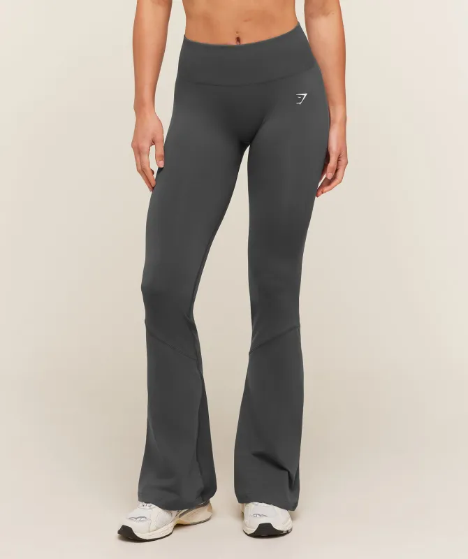 Gymshark Everyday Seamless Flared Leggings - Onyx Grey made by Gymshark