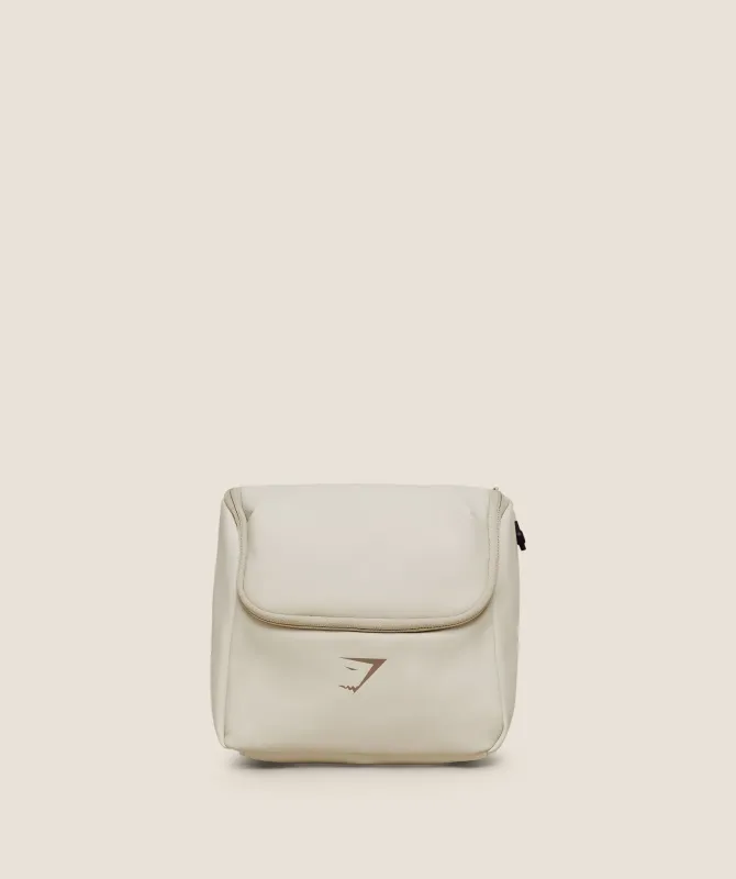 Gymshark Sleek Washbag - Chalk Beige made by Gymshark