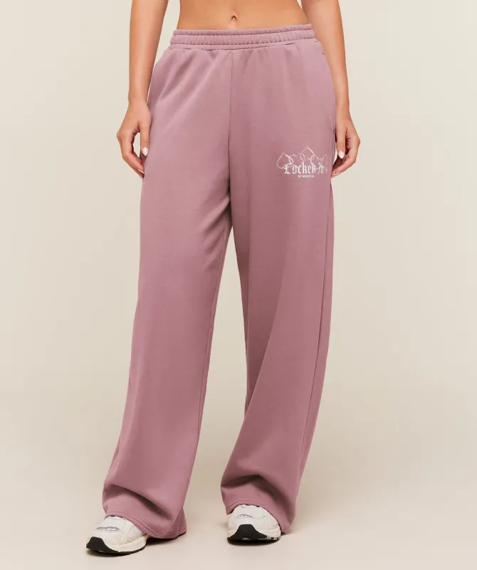 Gymshark Locked In Graphic Sweatpants - Calm Pink made by Gymshark