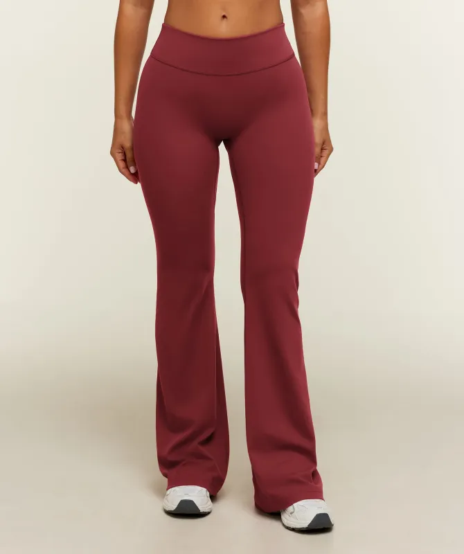 Gymshark SoftSense™ Mid-Rise Flared Leggings Short - Cherry Red made by Gymshark