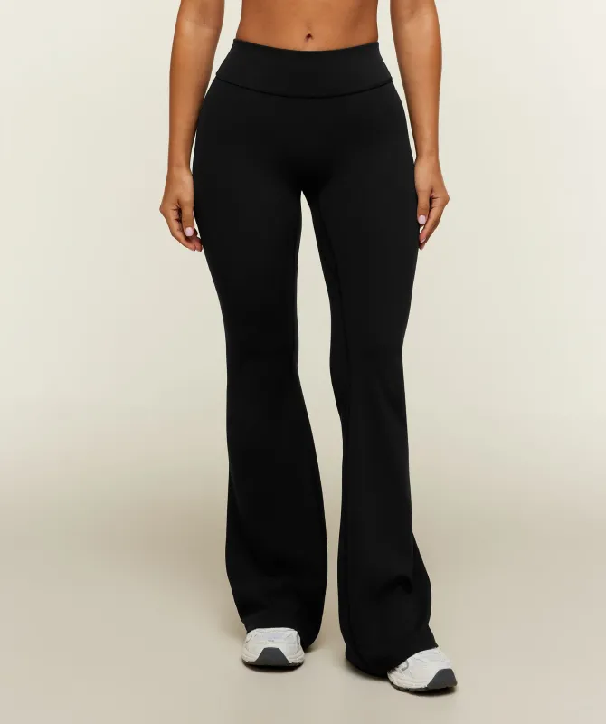 Gymshark SoftSense™ Mid-Rise Flared Leggings Short - Black made by Gymshark