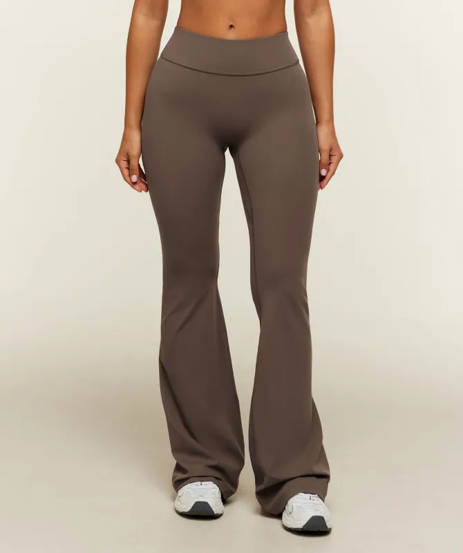 Gymshark SoftSense™ Mid-Rise Flared Leggings Short - Soft Brown made by Gymshark