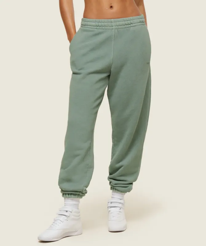 Gymshark everywear Relaxed Sweatpants - Dollar Green sold by Gymshark