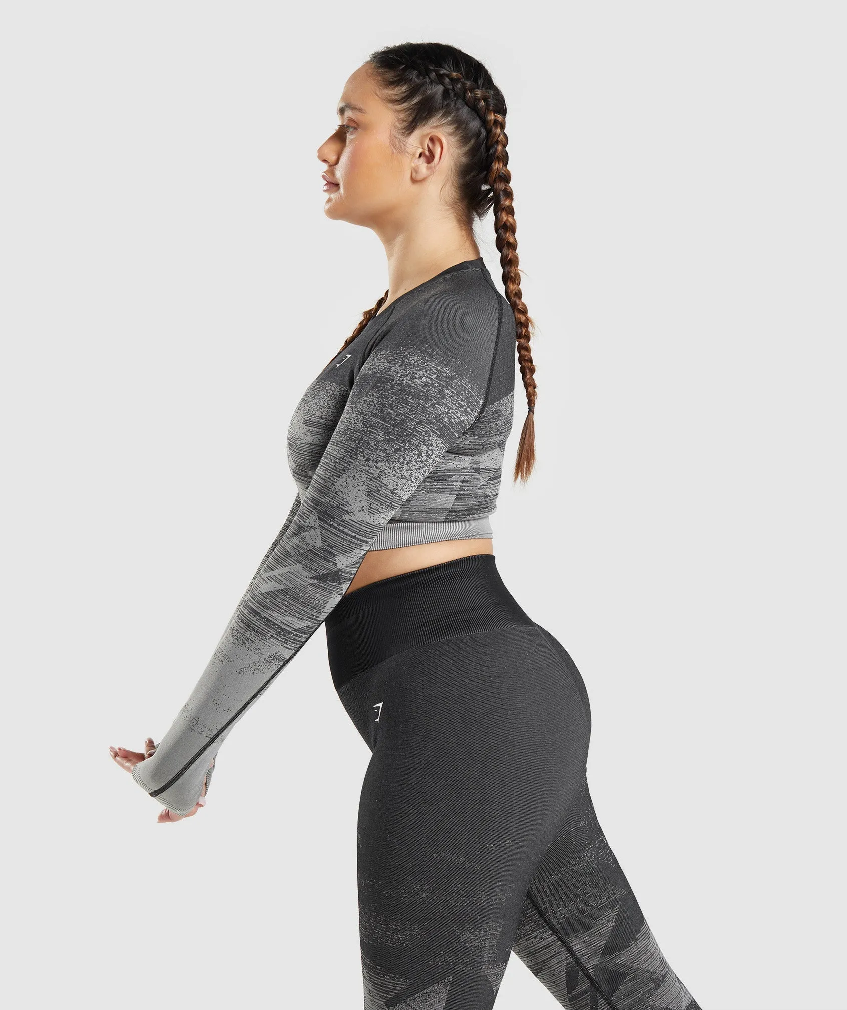 Gymshark Adapt Ombre Crop Top - Triangle | Black Print sold by Gymshark product image thumbnail 3