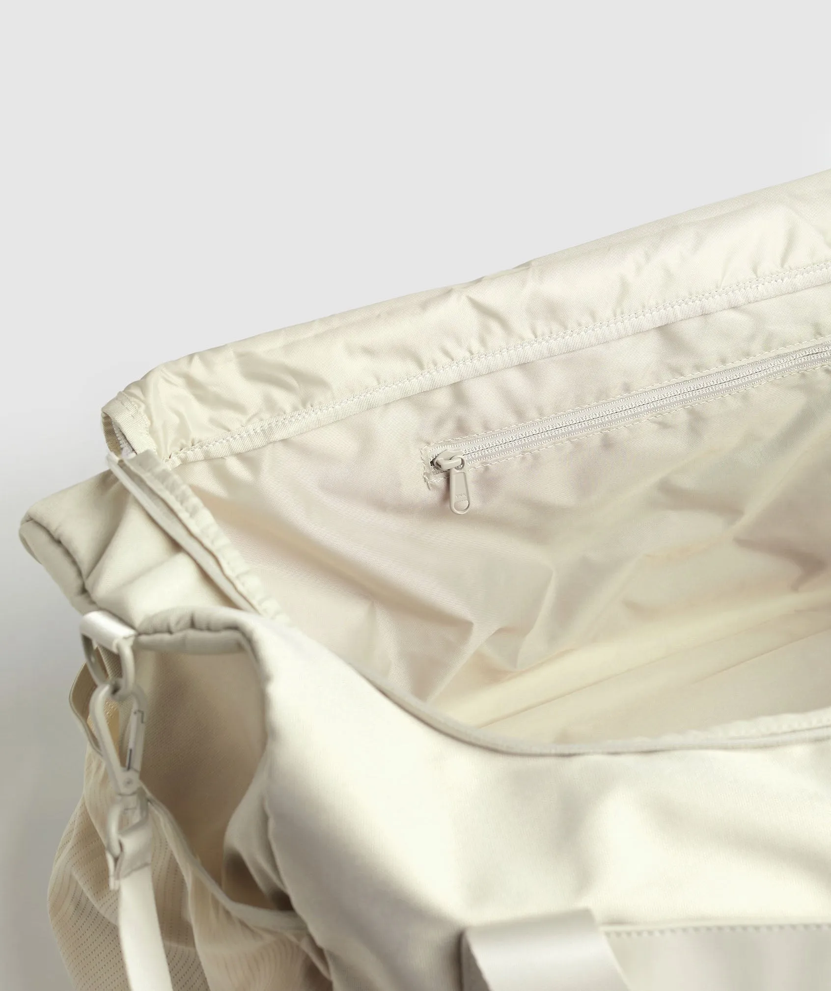 Gymshark Large Everyday Gym Bag - Pebble Grey sold by Gymshark product image thumbnail 4