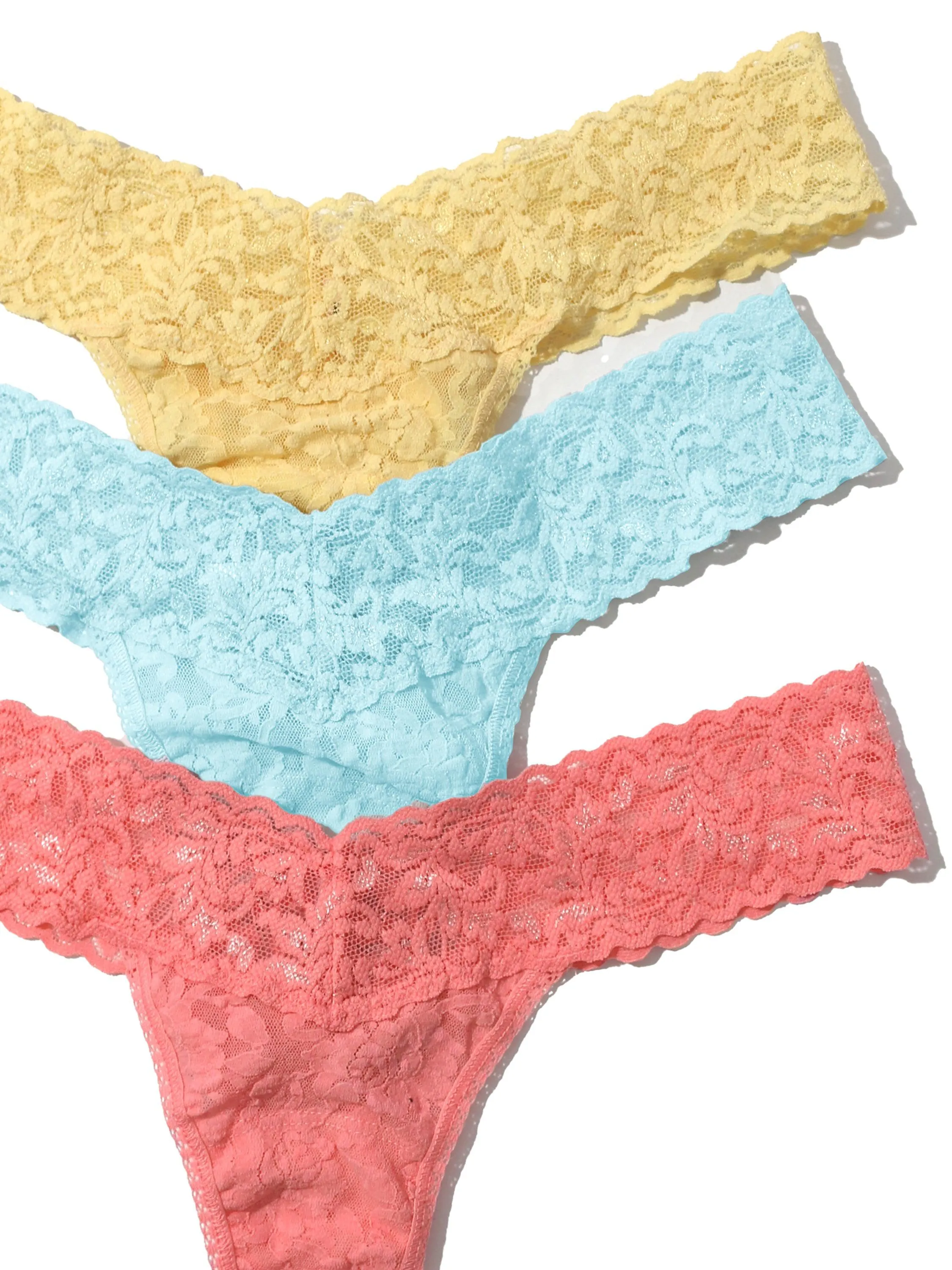 3 Pack Signature Lace Low Rise Thongs In Printed Box Sale sold by Hanky Panky product image thumbnail 2