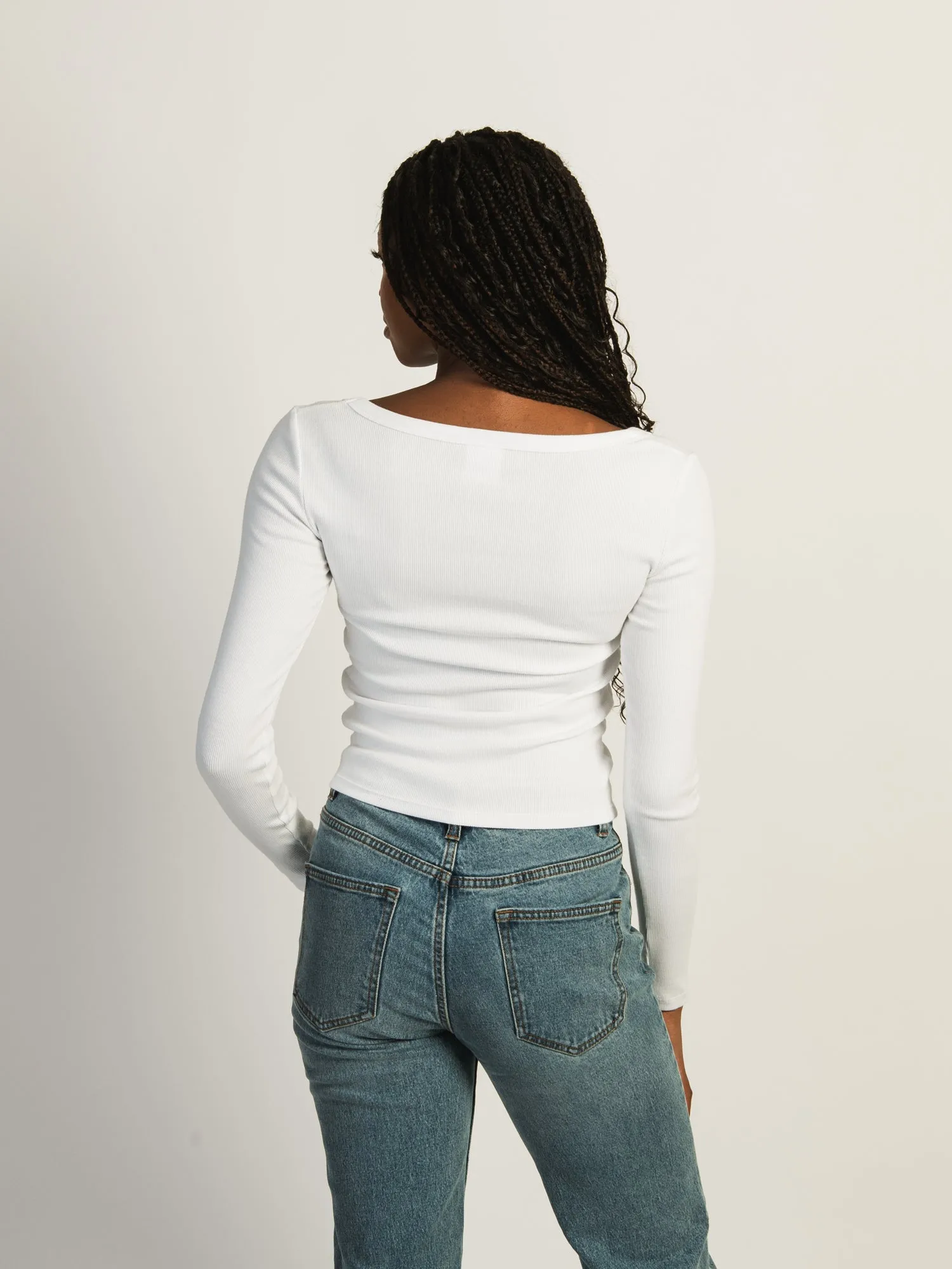 HARLOW ESSENTIAL LONG SLEEVE SCOOPNECK - WHITE sold by Harlow product image thumbnail 3