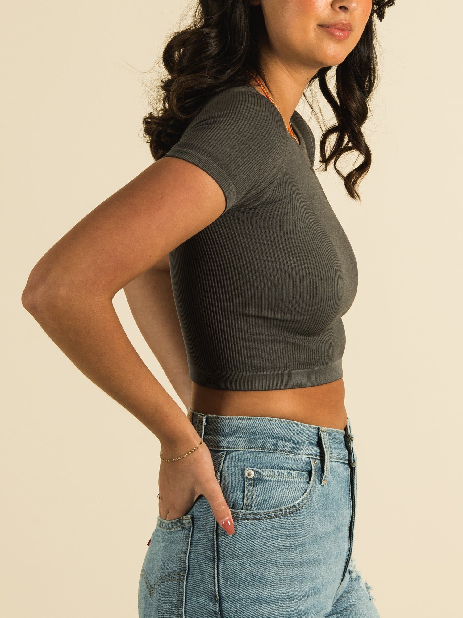 HARLOW RIBBED SEAMLESS TEE sold by Harlow product image thumbnail 3