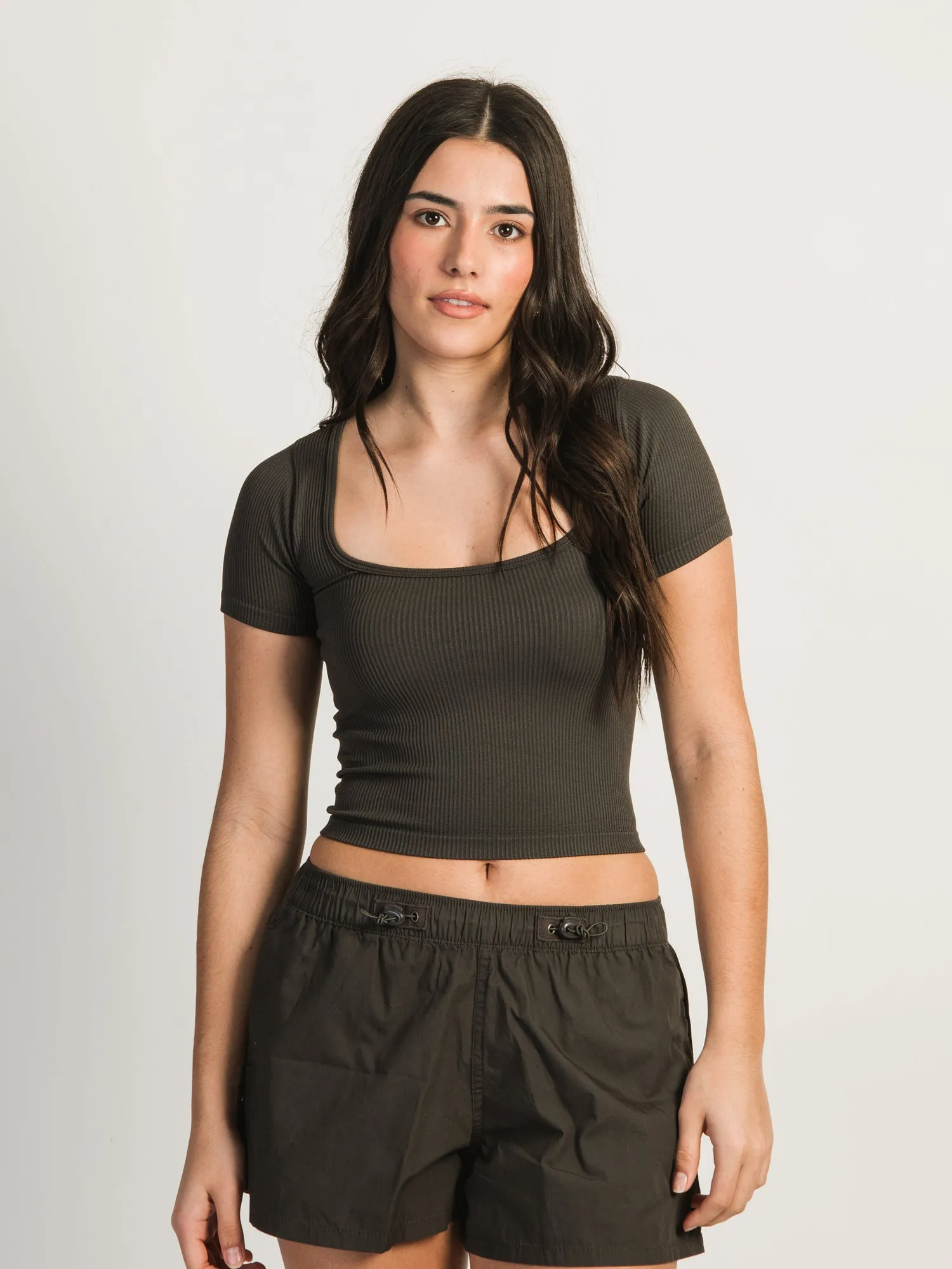 HARLOW SQUARE NECK SEAMLESS TEE - CHARCOAL sold by Harlow