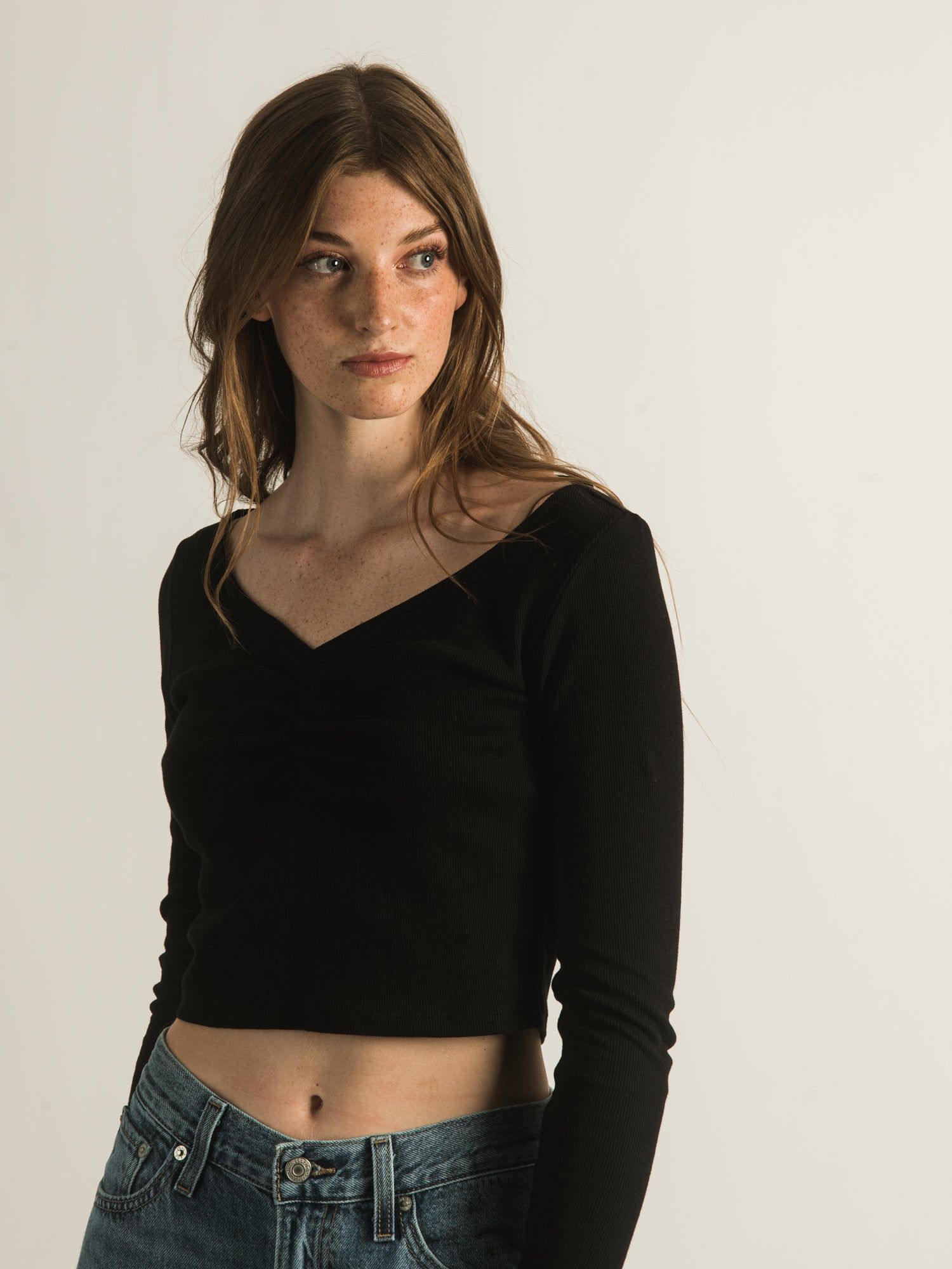 HARLOW KYLIE LONG SLEEVE VNECK sold by Harlow product image thumbnail 2