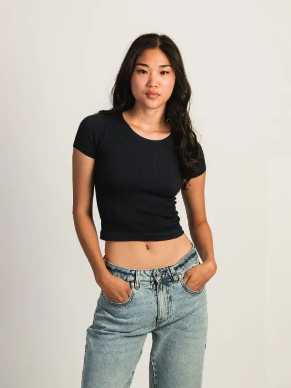 HARLOW RIBBED SEAMLESS TEE - NAVY sold by Harlow