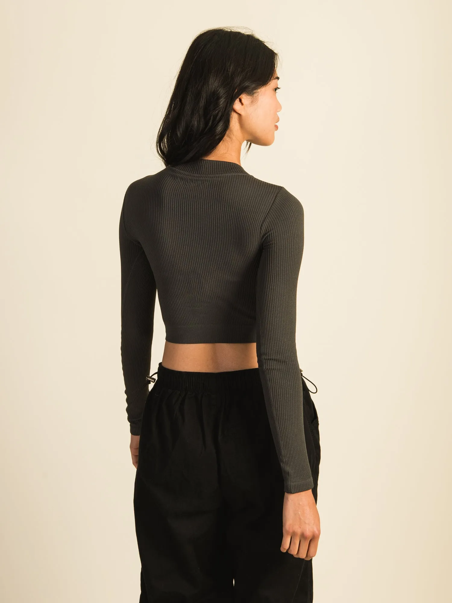 HARLOW SEAMLESS LONG SLEEVE MOCKNECK - CHARCOAL sold by Harlow product image thumbnail 4