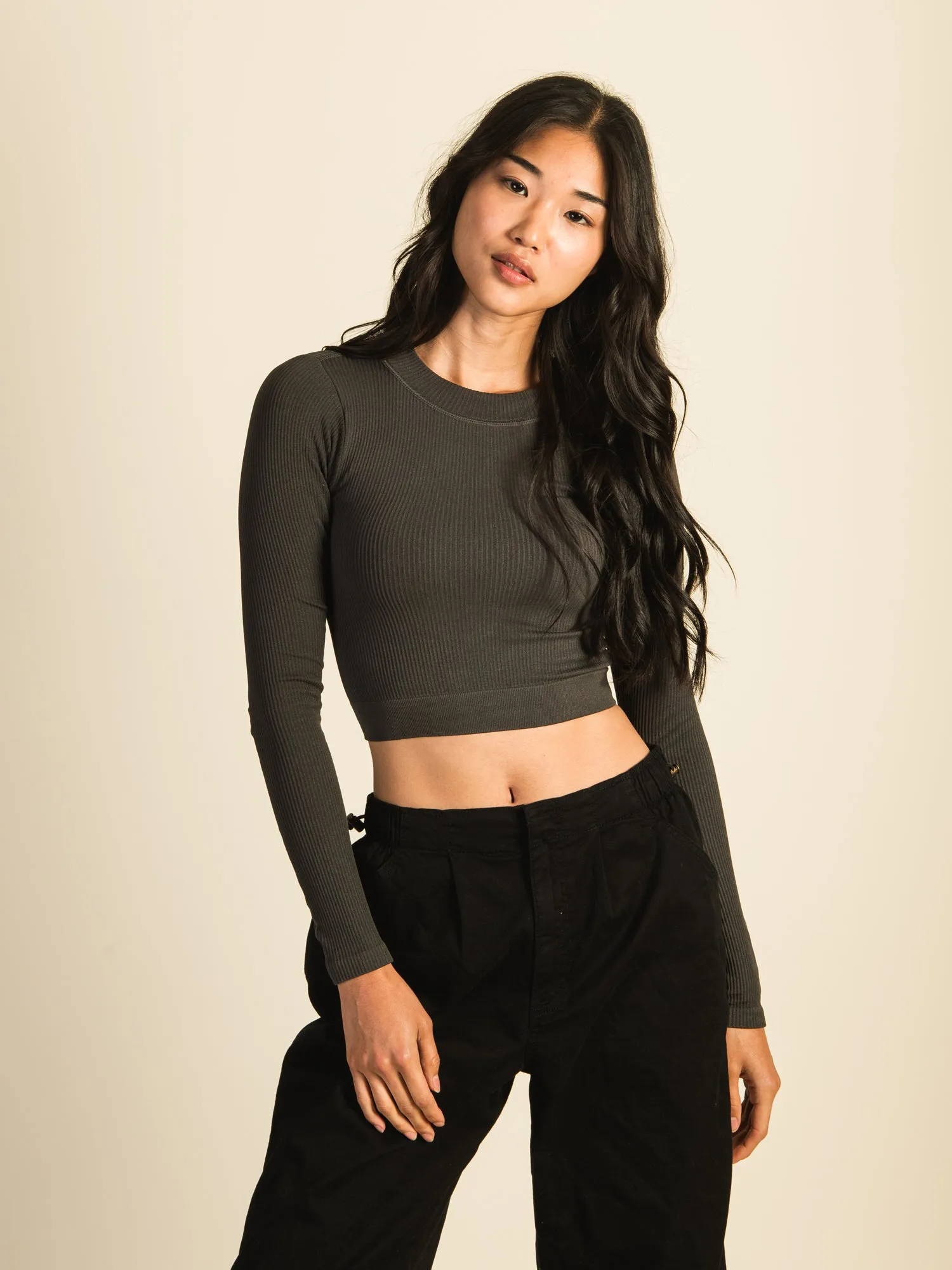 HARLOW SEAMLESS LONG SLEEVE MOCKNECK - CHARCOAL sold by Harlow product image thumbnail 2