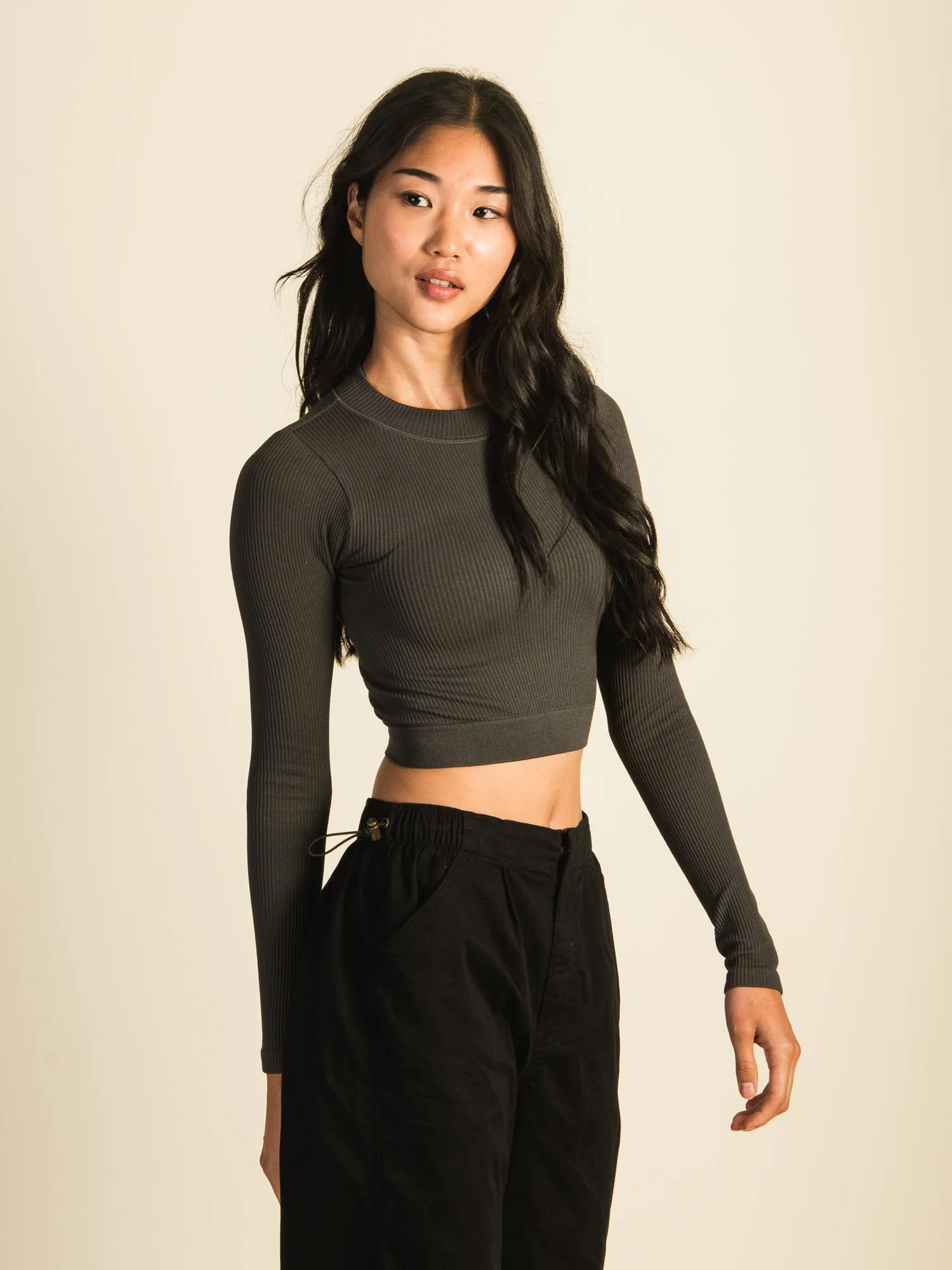 HARLOW SEAMLESS LONG SLEEVE MOCKNECK - CHARCOAL sold by Harlow product image thumbnail 3