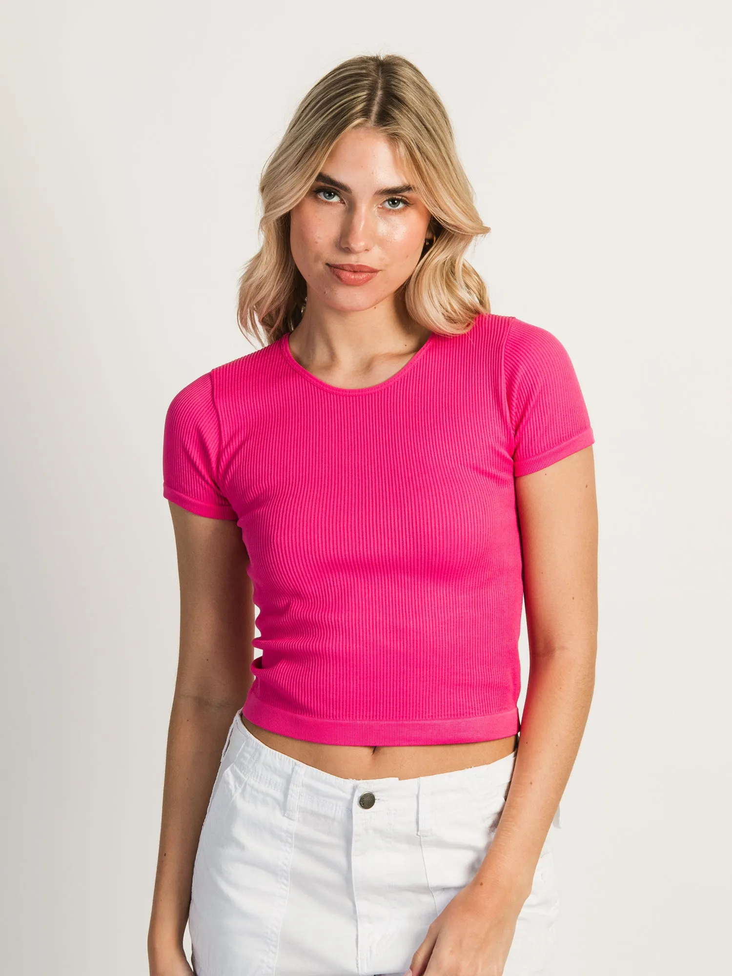 HARLOW RIBBED SEAMLESS TEE - PINK sold by Harlow