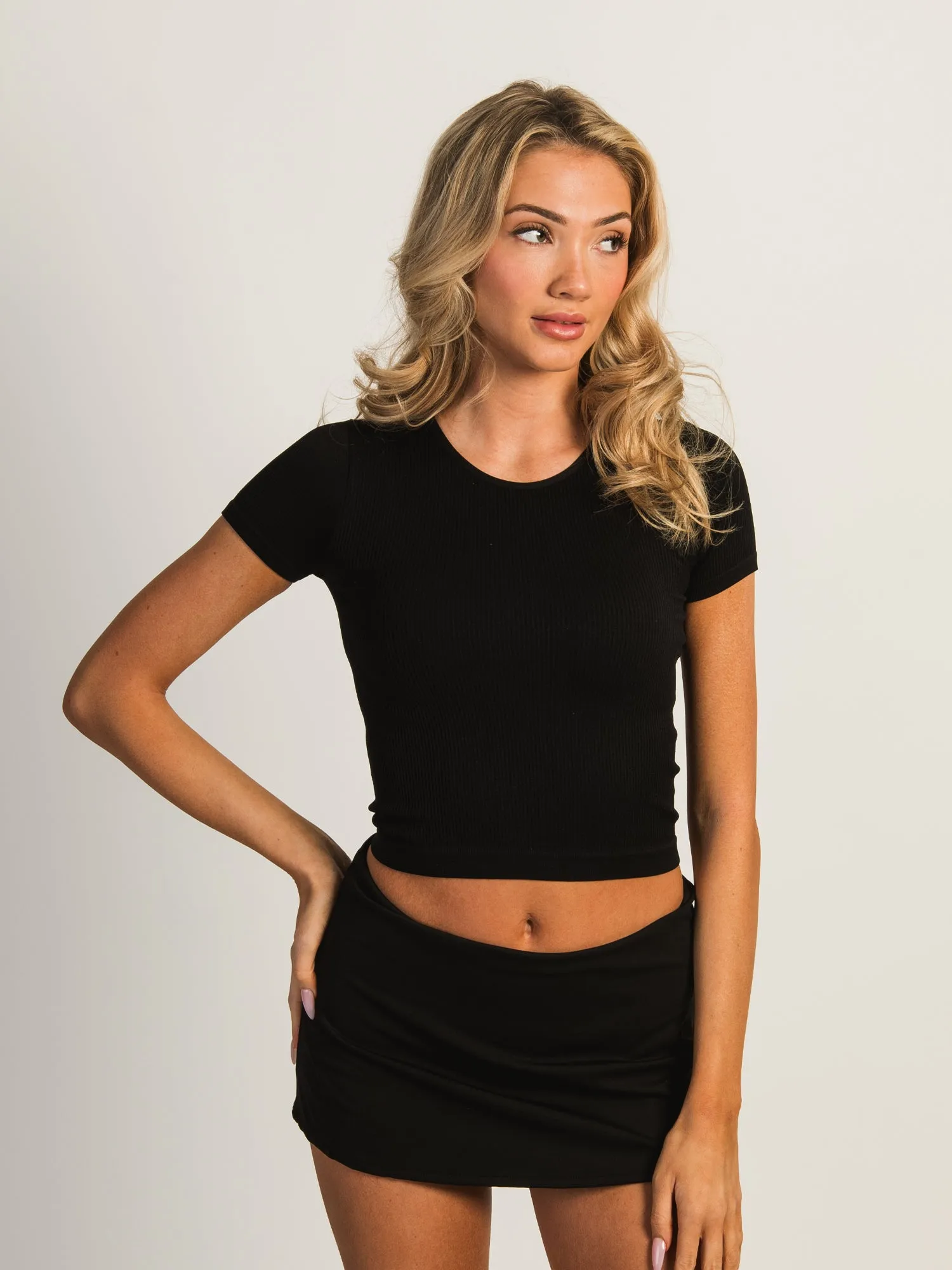 HARLOW RIBBED SEAMLESS TEE - BLACK sold by Harlow