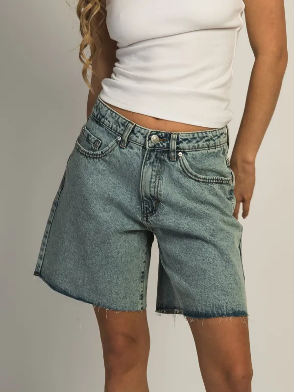 HARLOW JORT - LIGHT WASH DENIM sold by Harlow