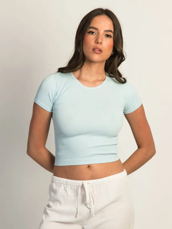 HARLOW RIBBED SEAMLESS TEE - LIGHT BLUE sold by Harlow