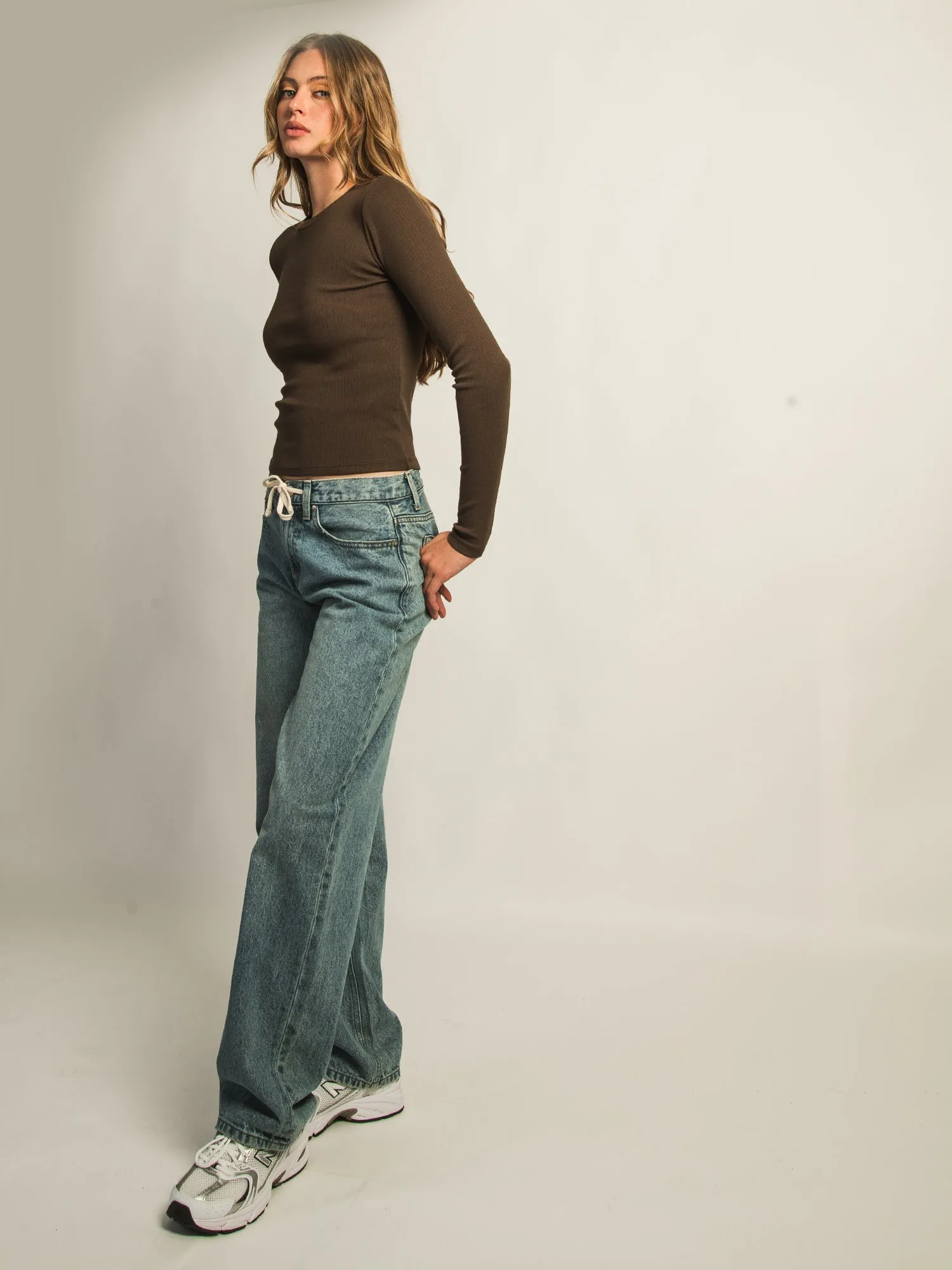 HARLOW ESSENTIAL CREWNECK LONG SLEEVE TEE - CHOCOLATE sold by Harlow product image thumbnail 4