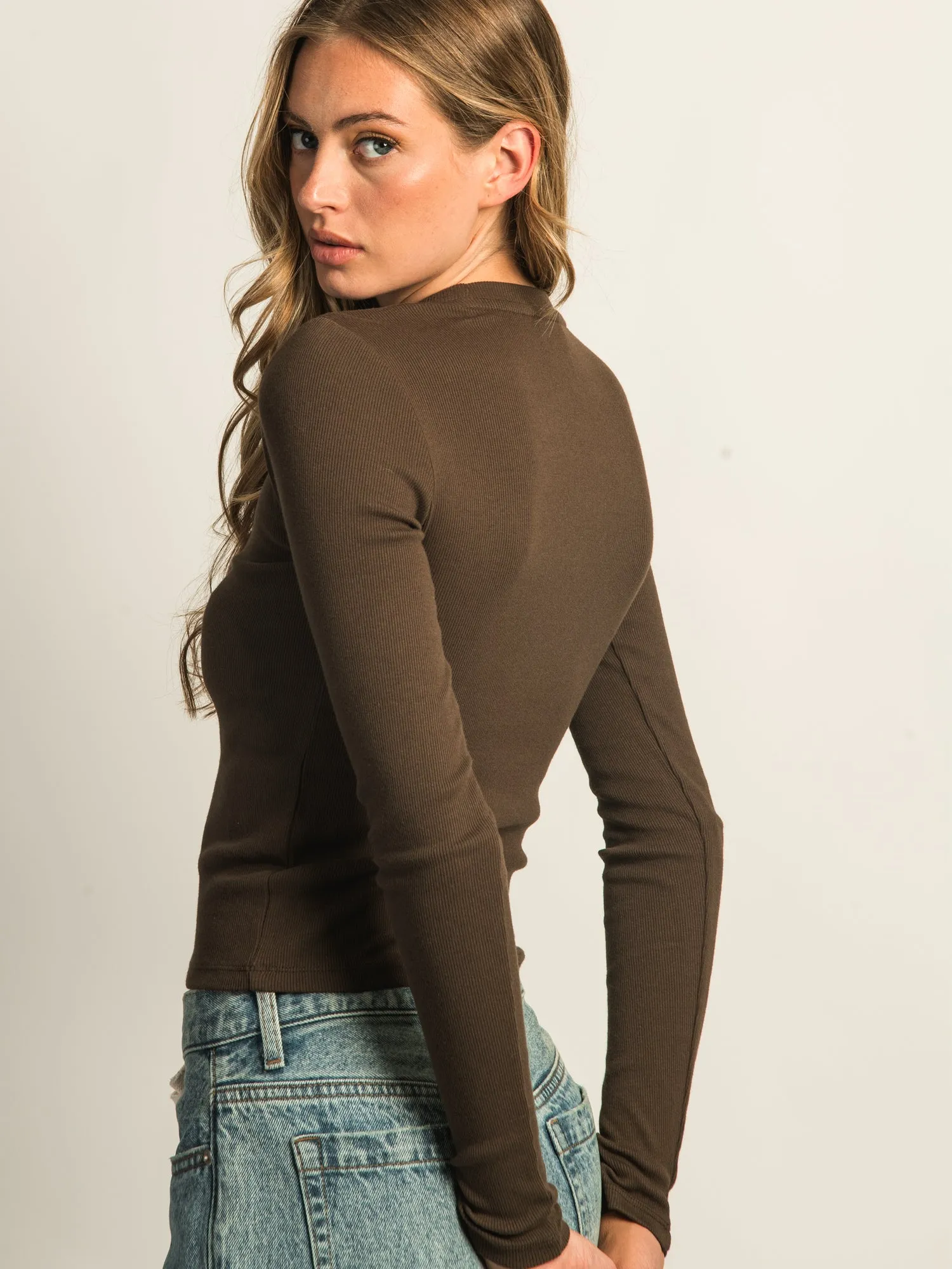 HARLOW ESSENTIAL CREWNECK LONG SLEEVE TEE - CHOCOLATE sold by Harlow product image thumbnail 5