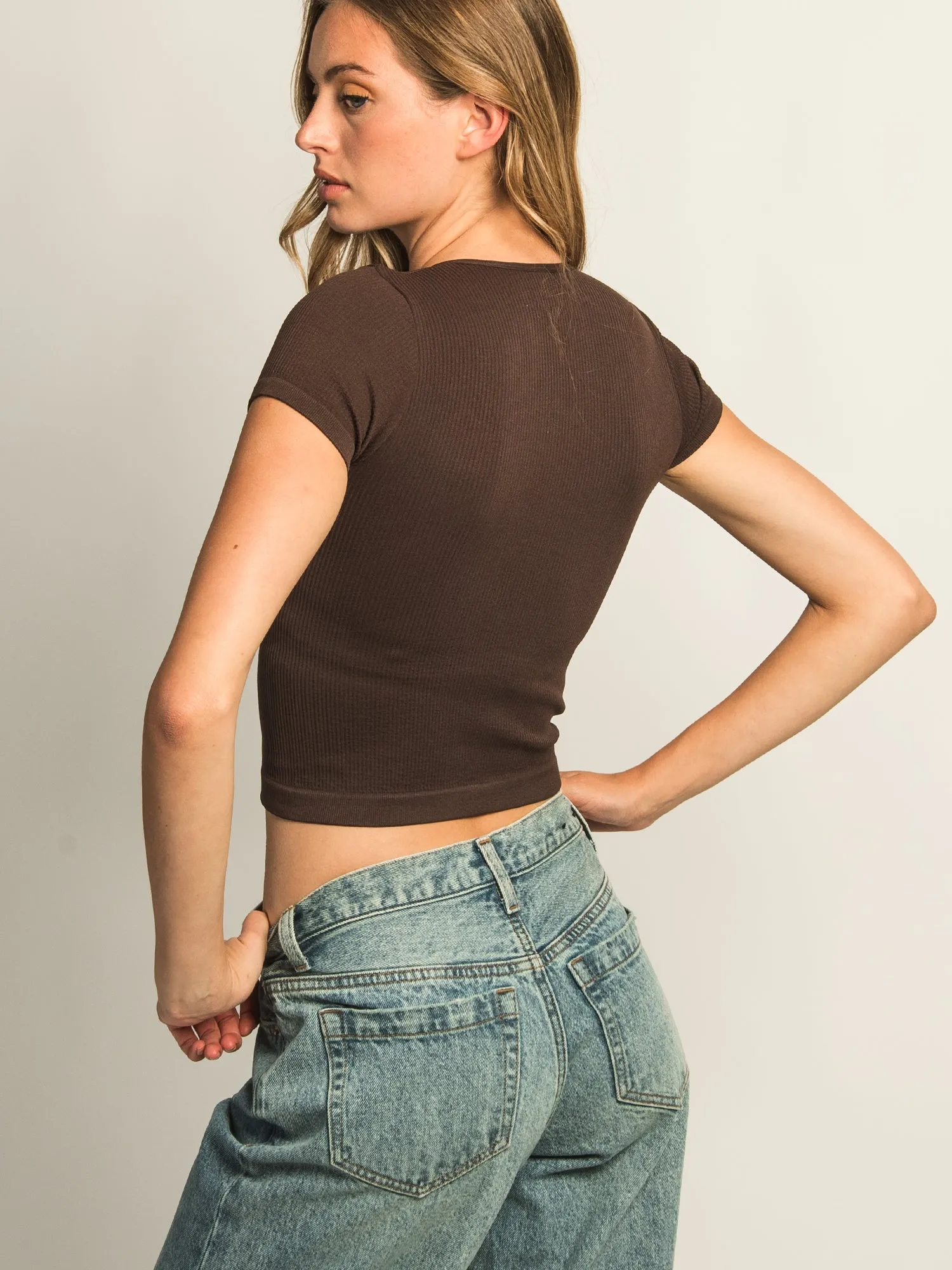 HARLOW RIBBED SEAMLESS TEE - CHOCOLATE sold by Harlow product image thumbnail 5